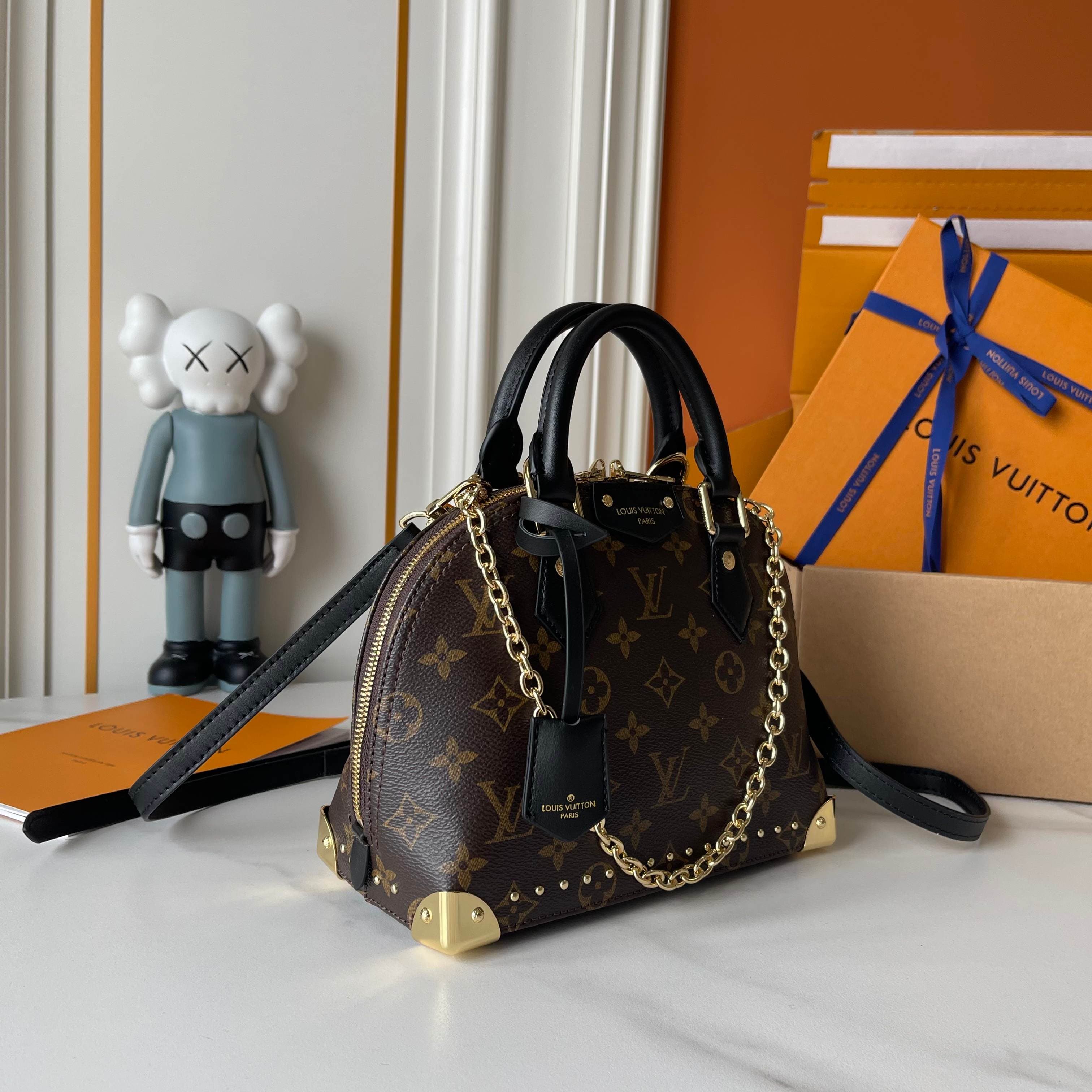 Louis Vuitton Cream Bag M27812
