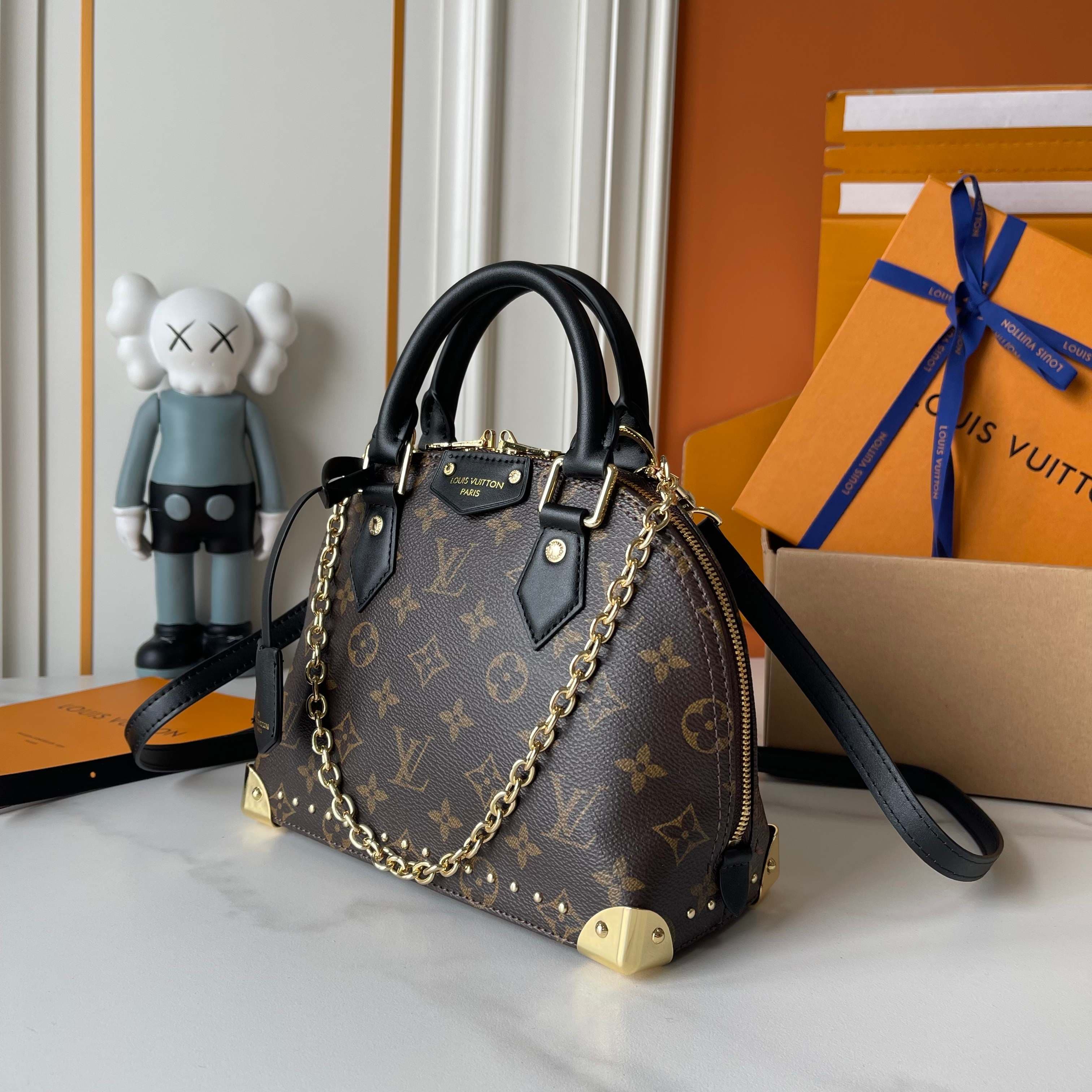 Louis Vuitton Cream Bag M27812