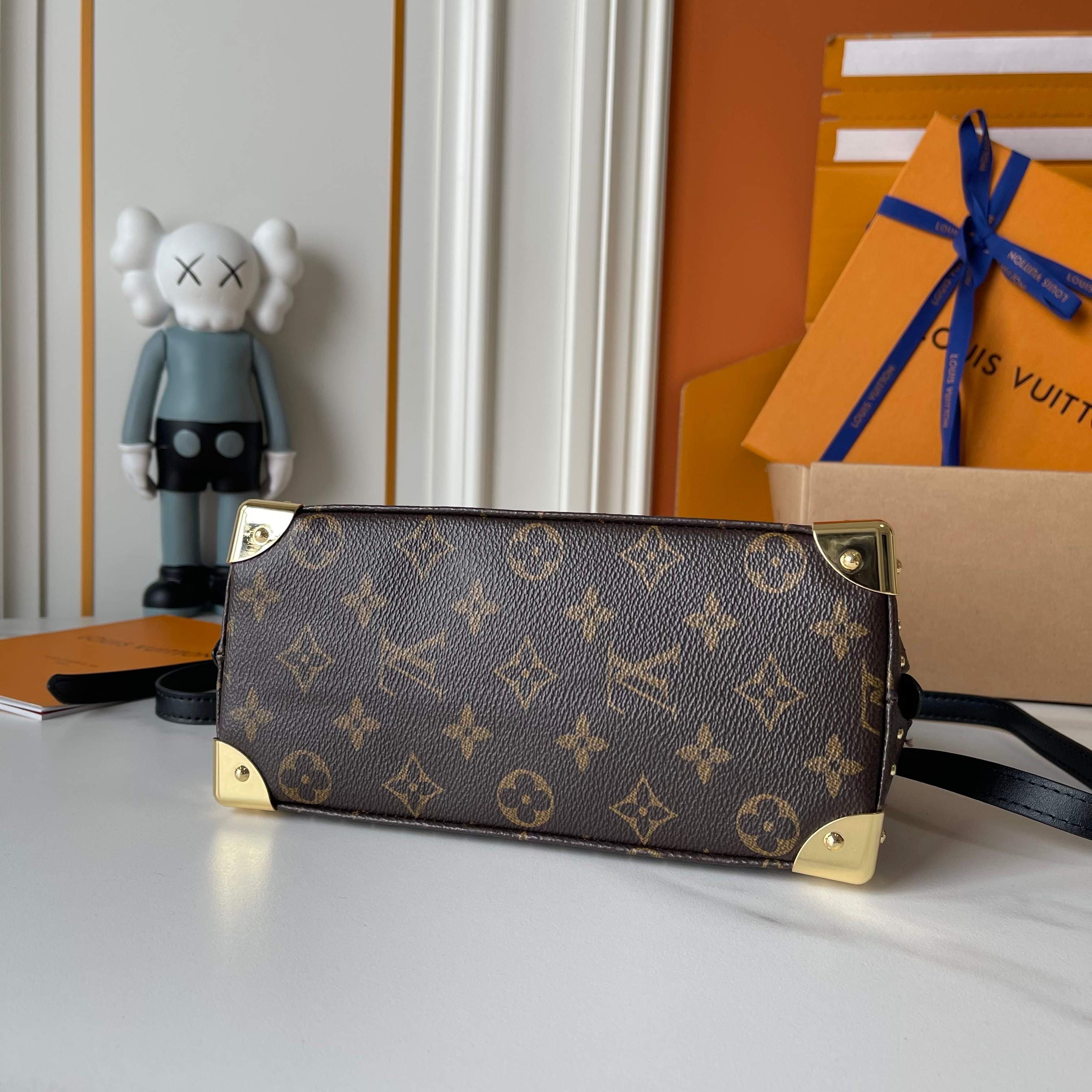 Louis Vuitton Cream Bag M27812