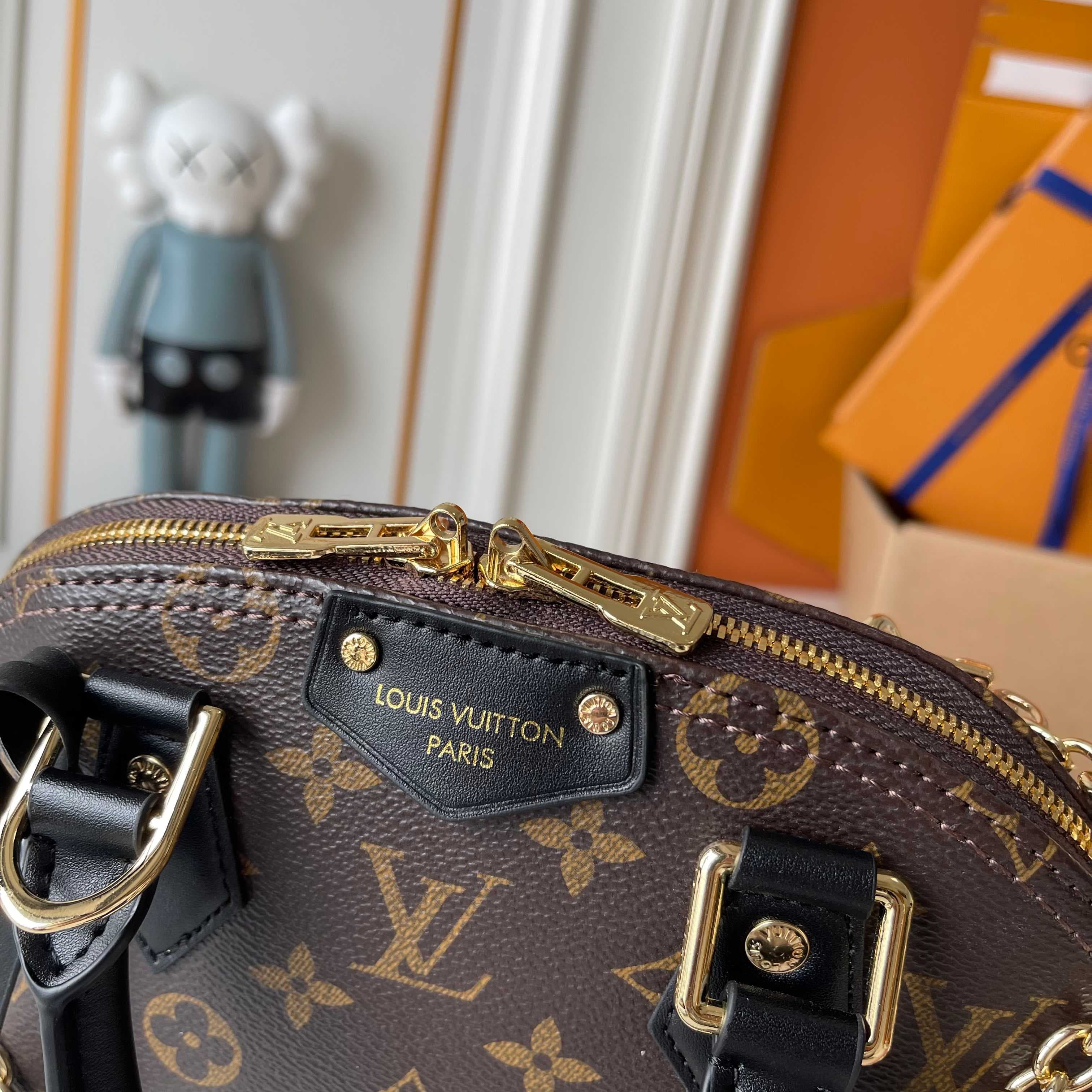 Louis Vuitton Cream Bag M27812