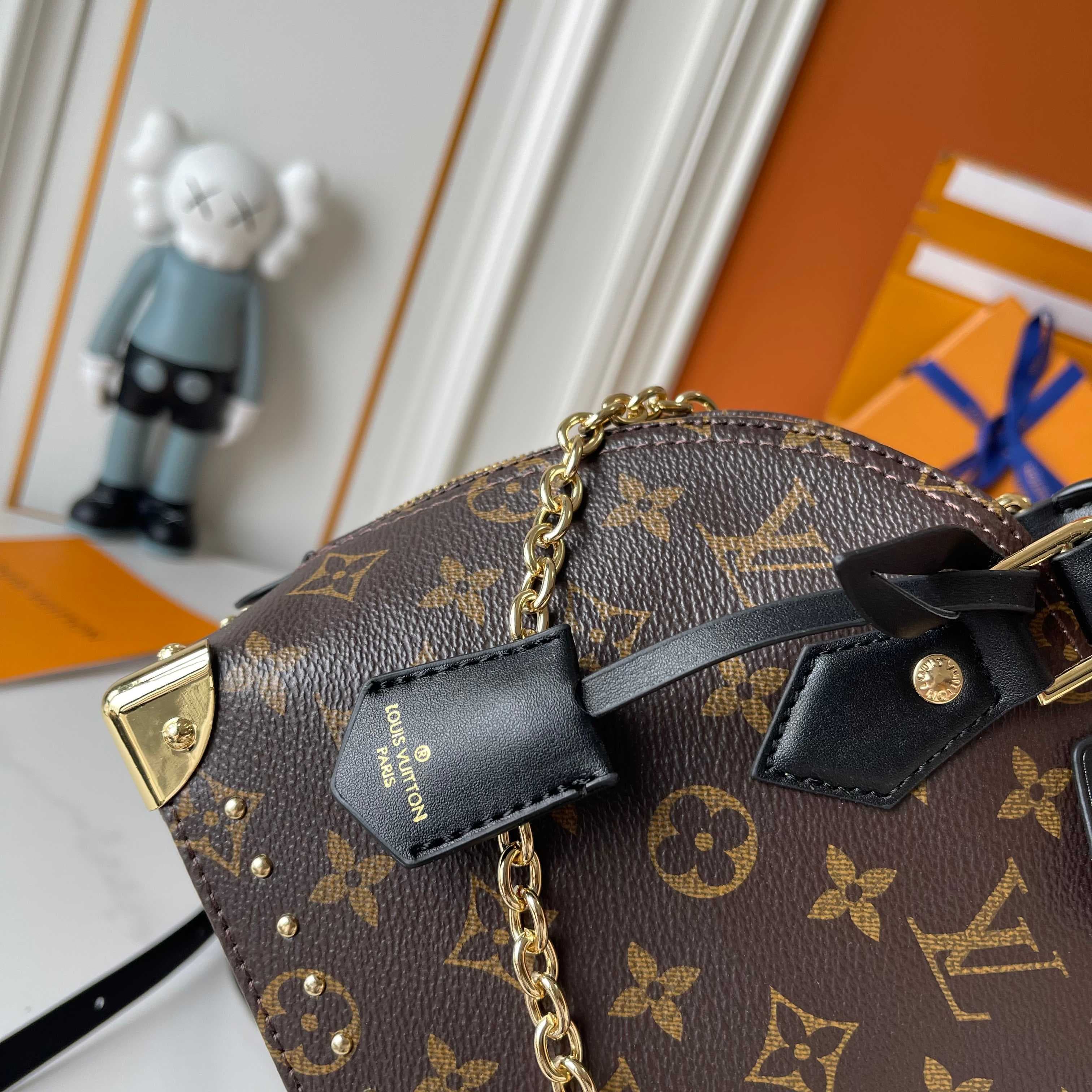 Louis Vuitton Cream Bag M27812