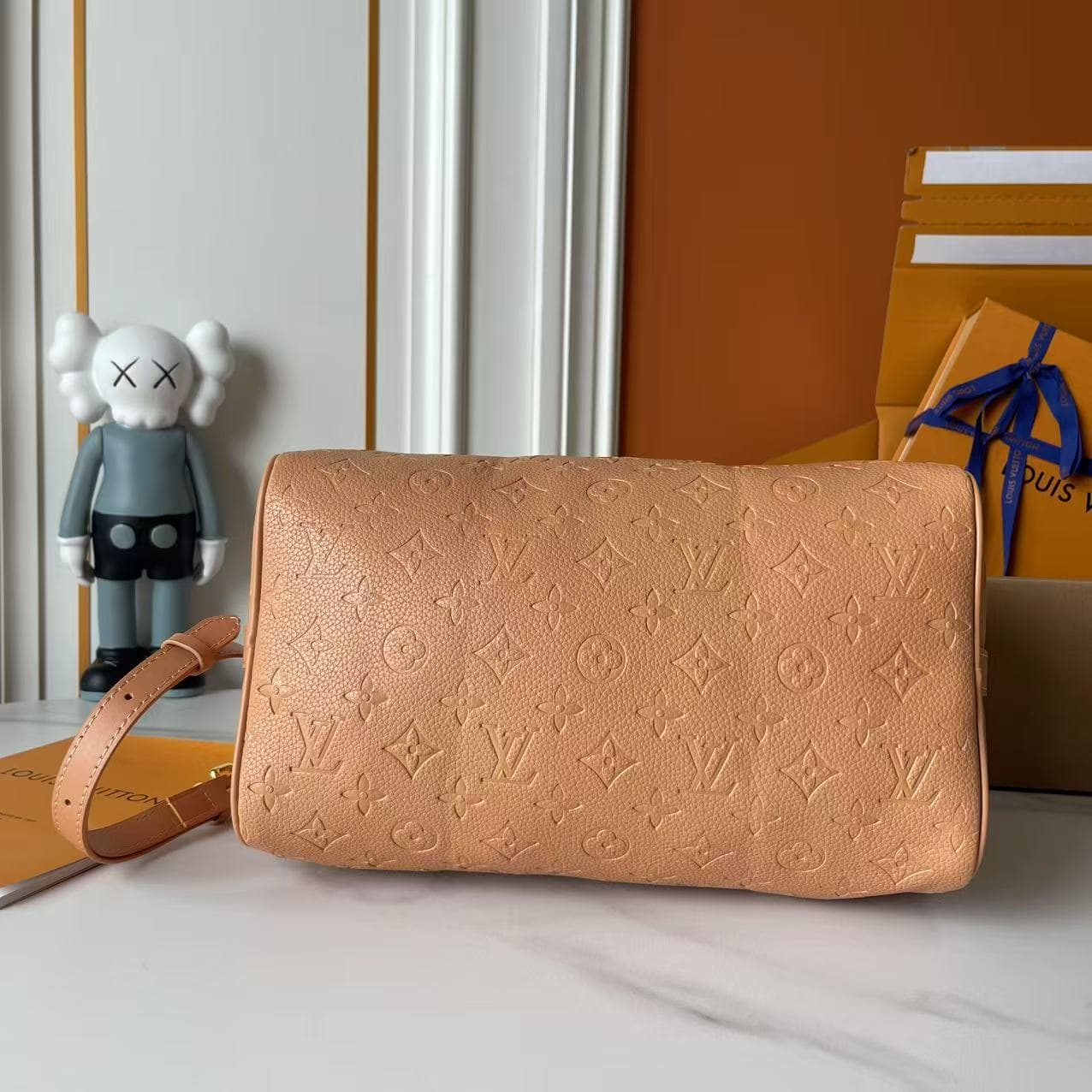 Louis Vuitton Brown Product M26305