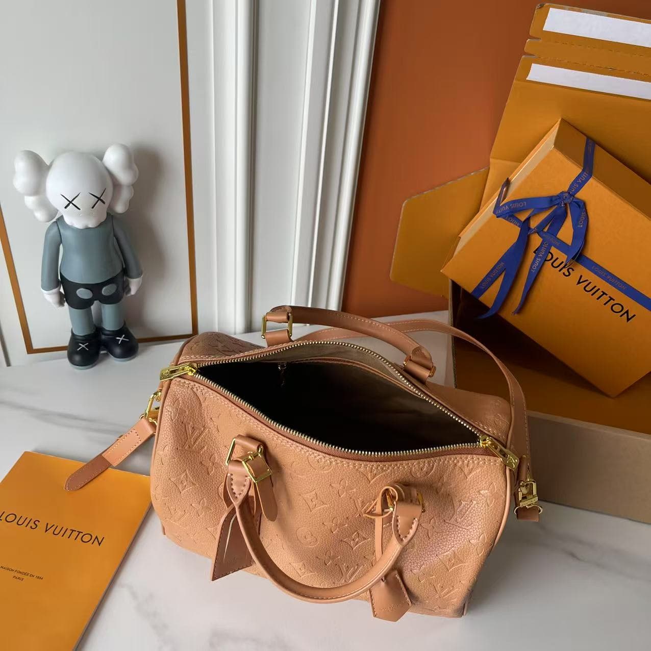 Louis Vuitton Brown Product M26305
