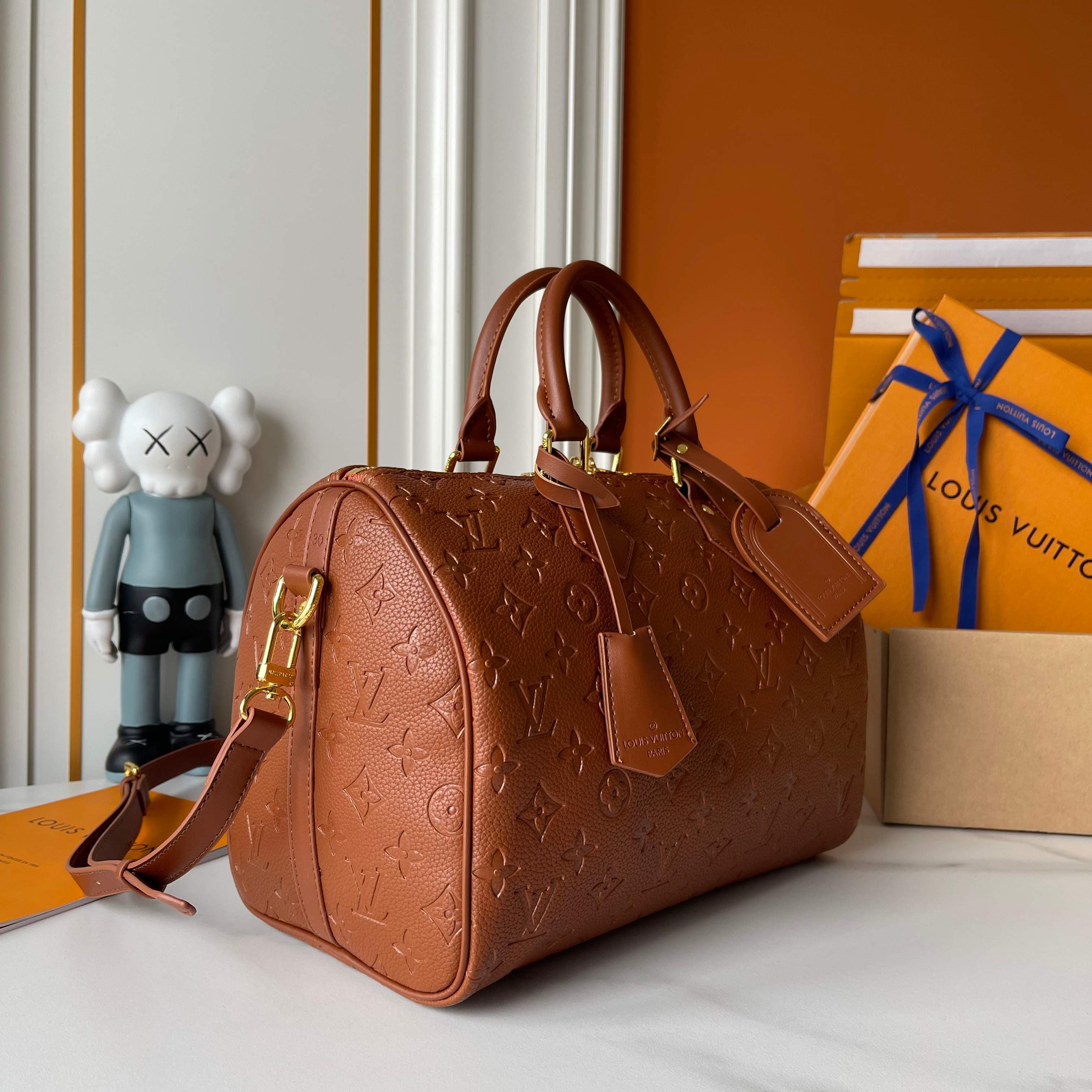 Louis Vuitton Cream Product M26305