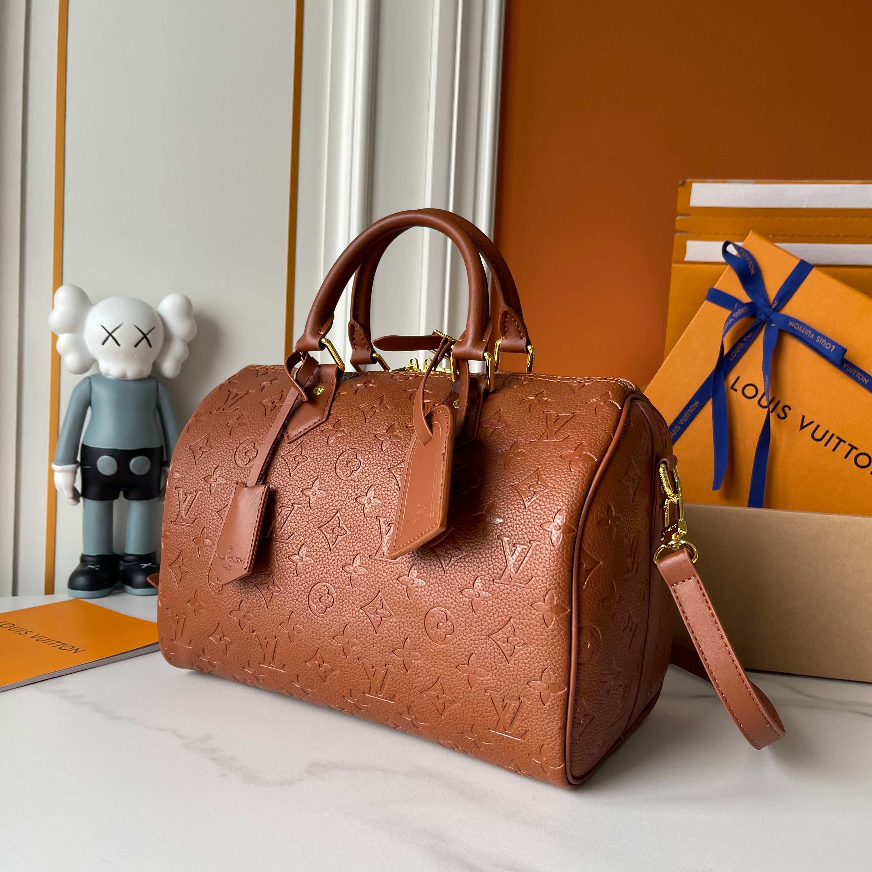 Louis Vuitton Cream Product M26305