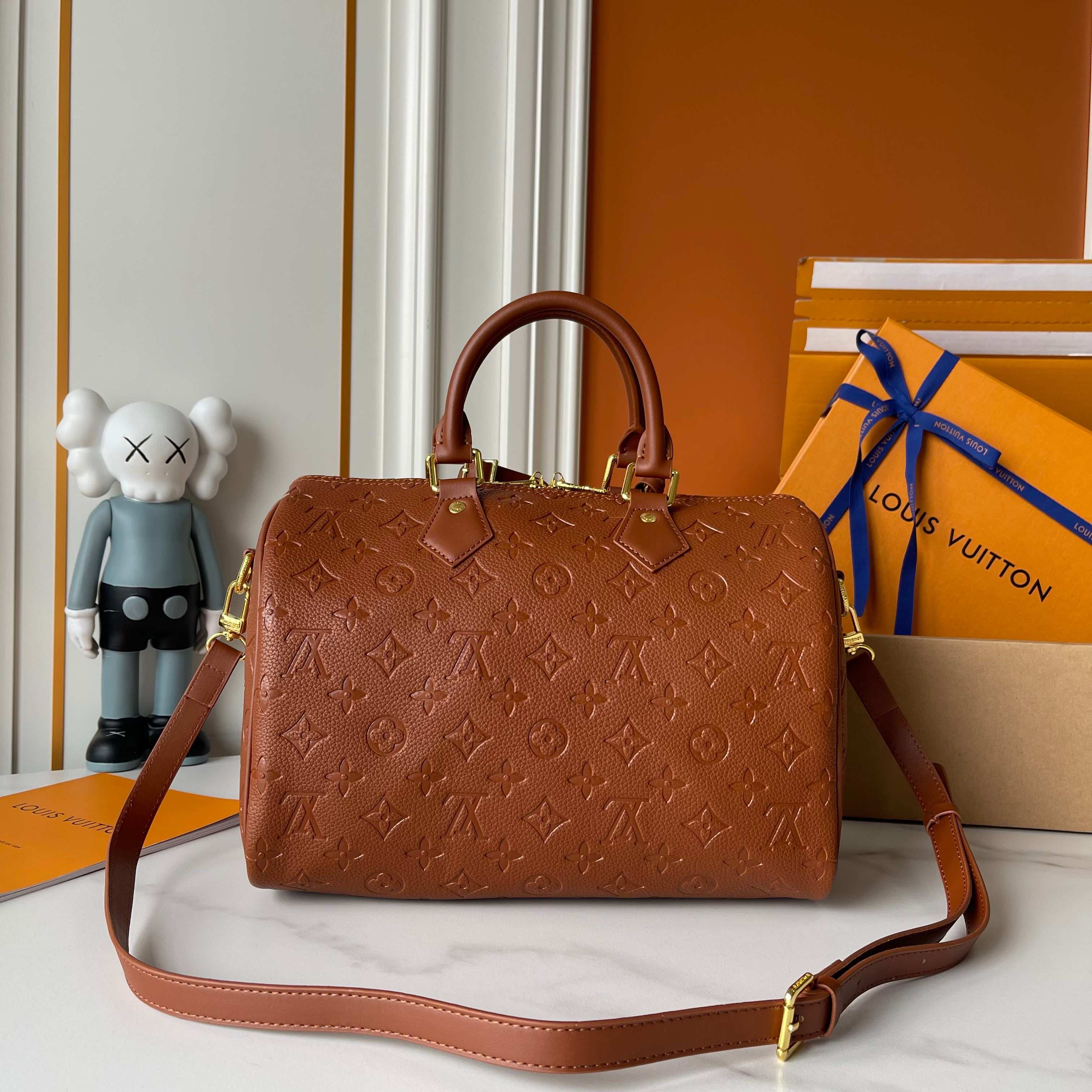 Louis Vuitton Cream Product M26305