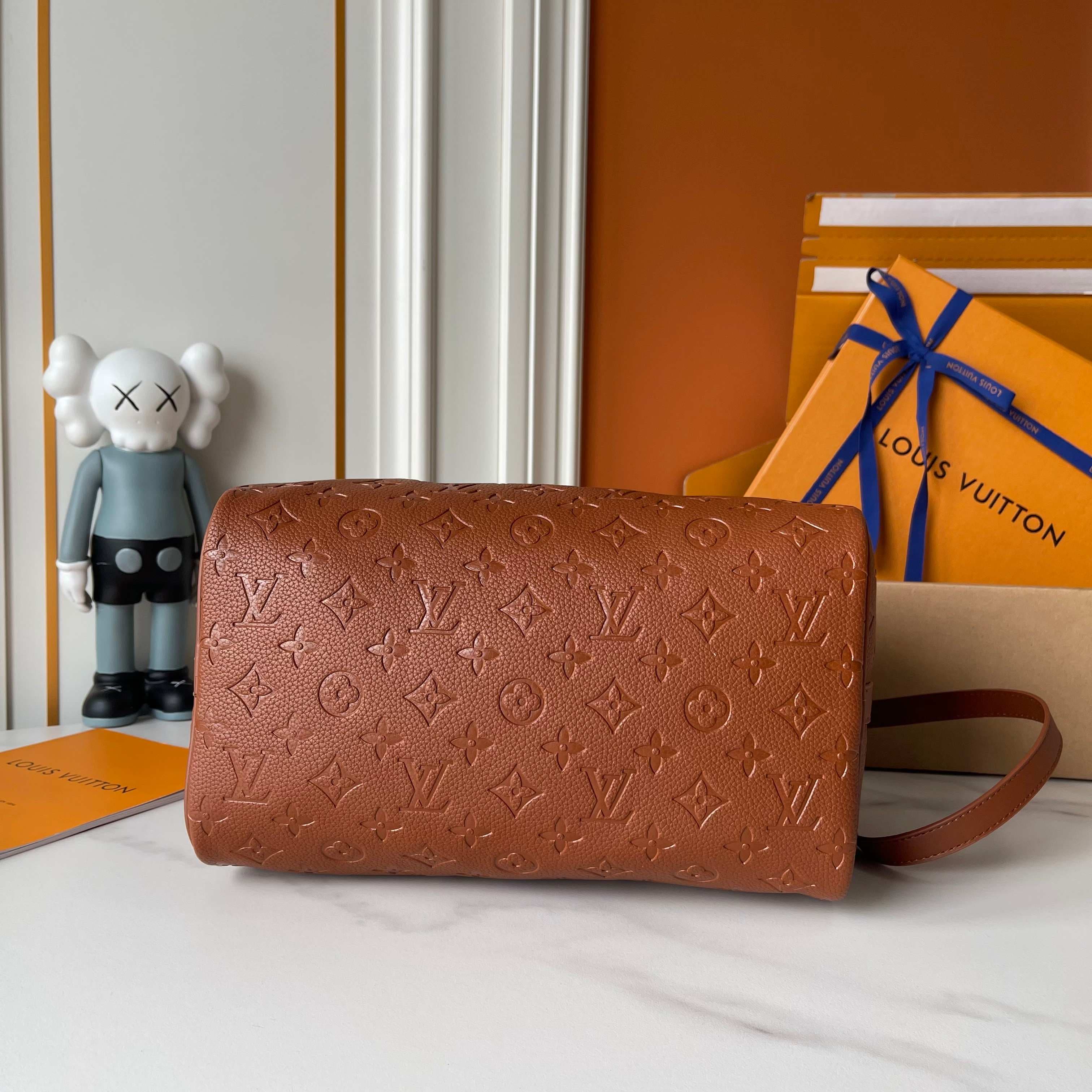 Louis Vuitton Cream Product M26305