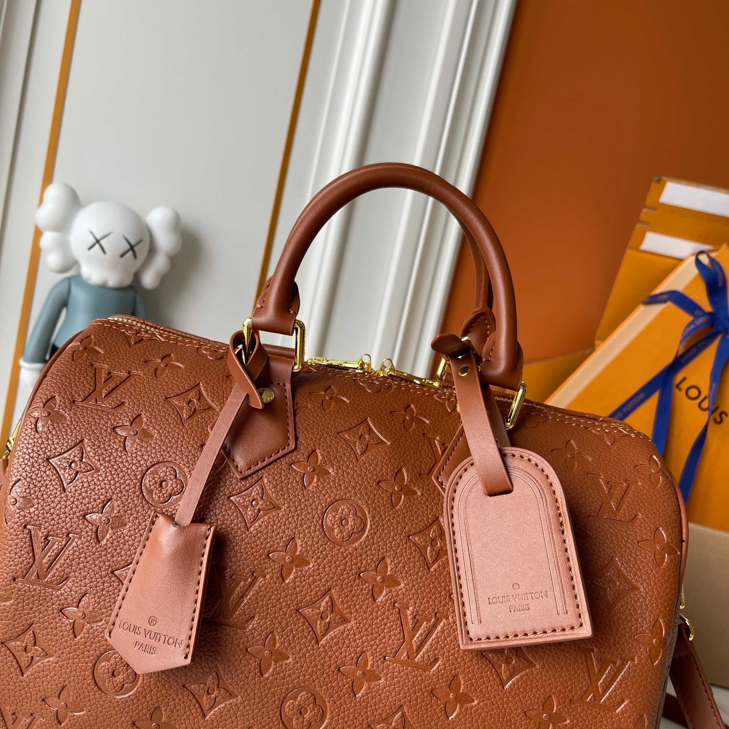 Louis Vuitton Cream Product M26305