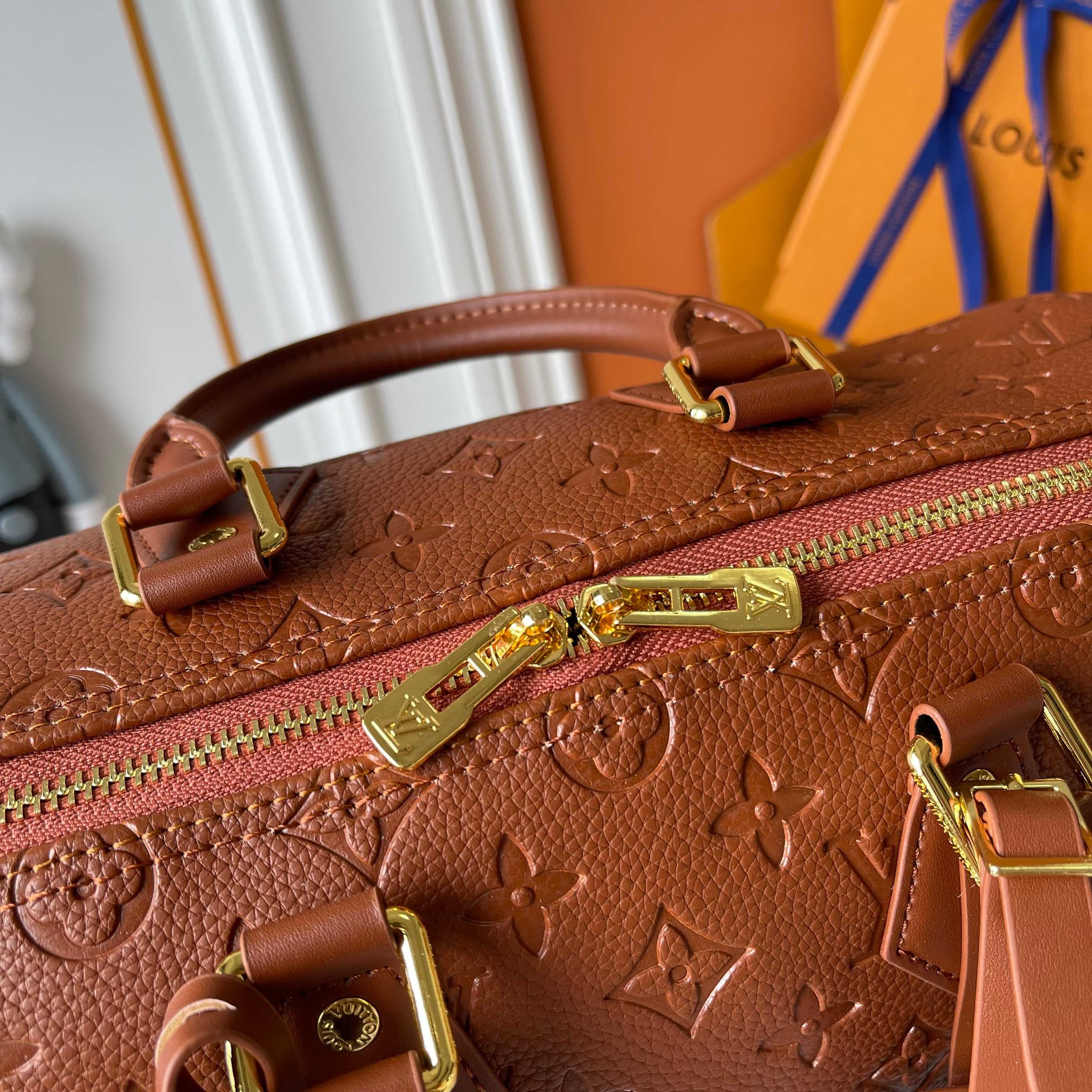 Louis Vuitton Cream Product M26305