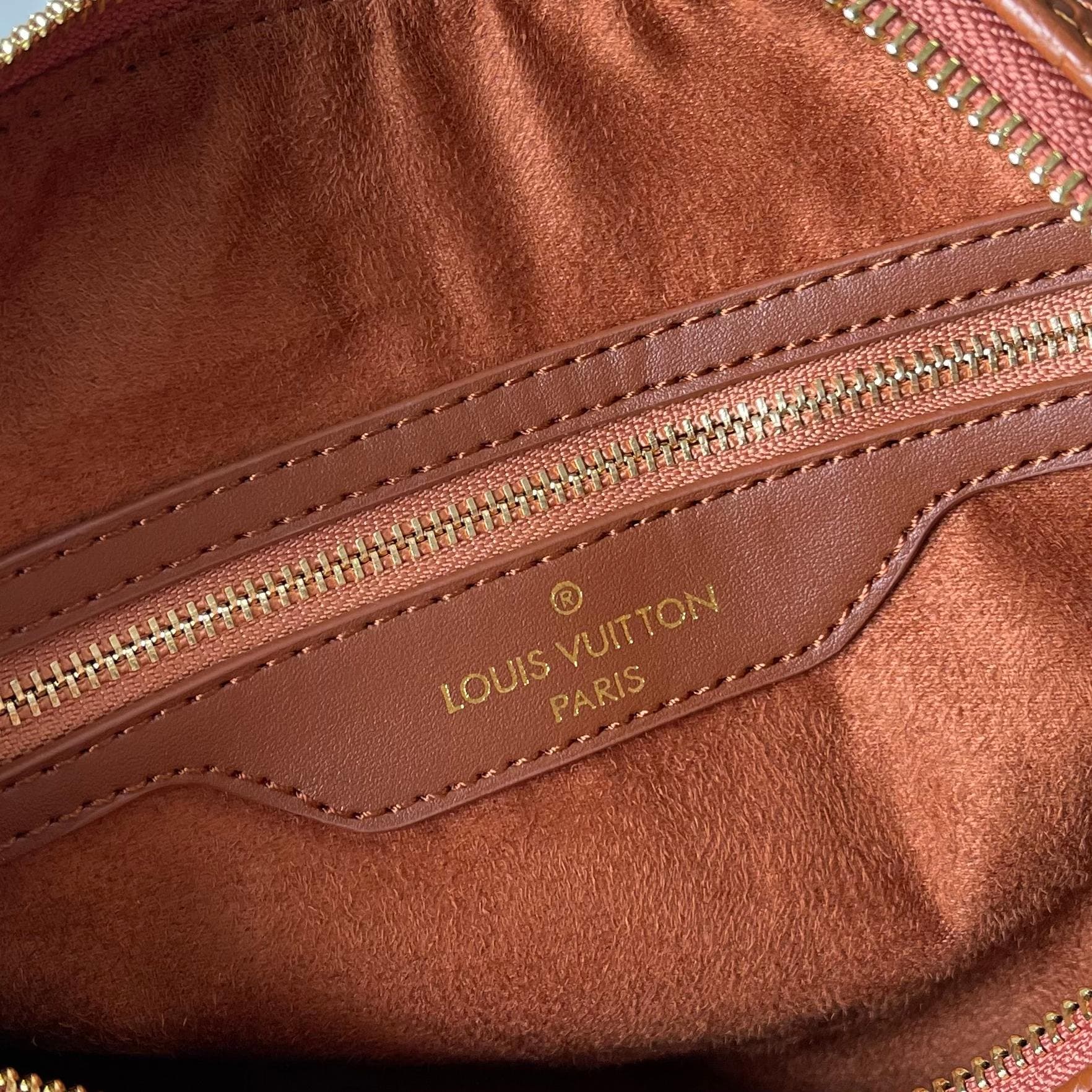 Louis Vuitton Cream Product M26305