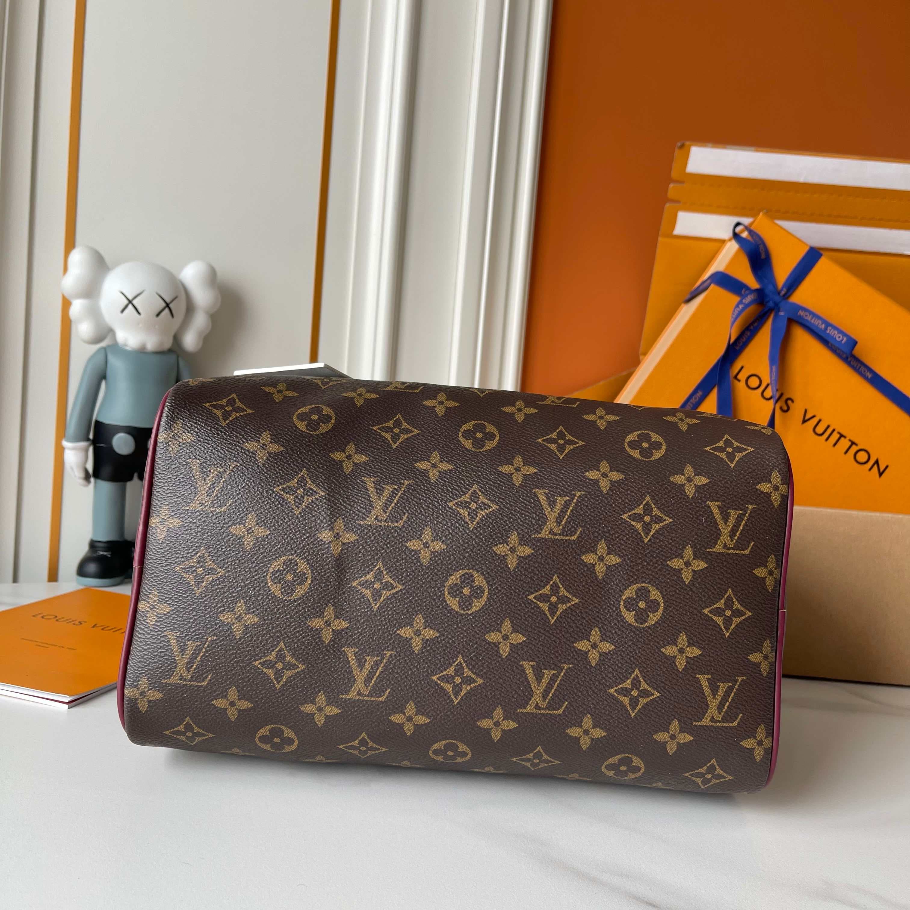 Louis Vuitton Red Product M26305