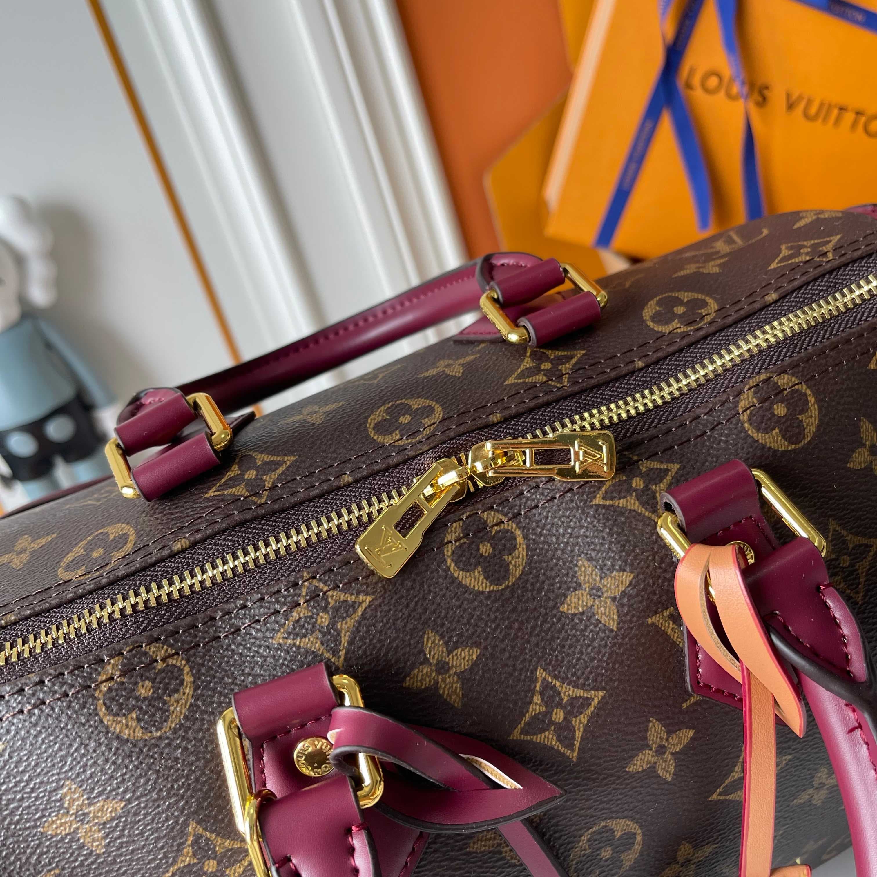 Louis Vuitton Red Product M26305