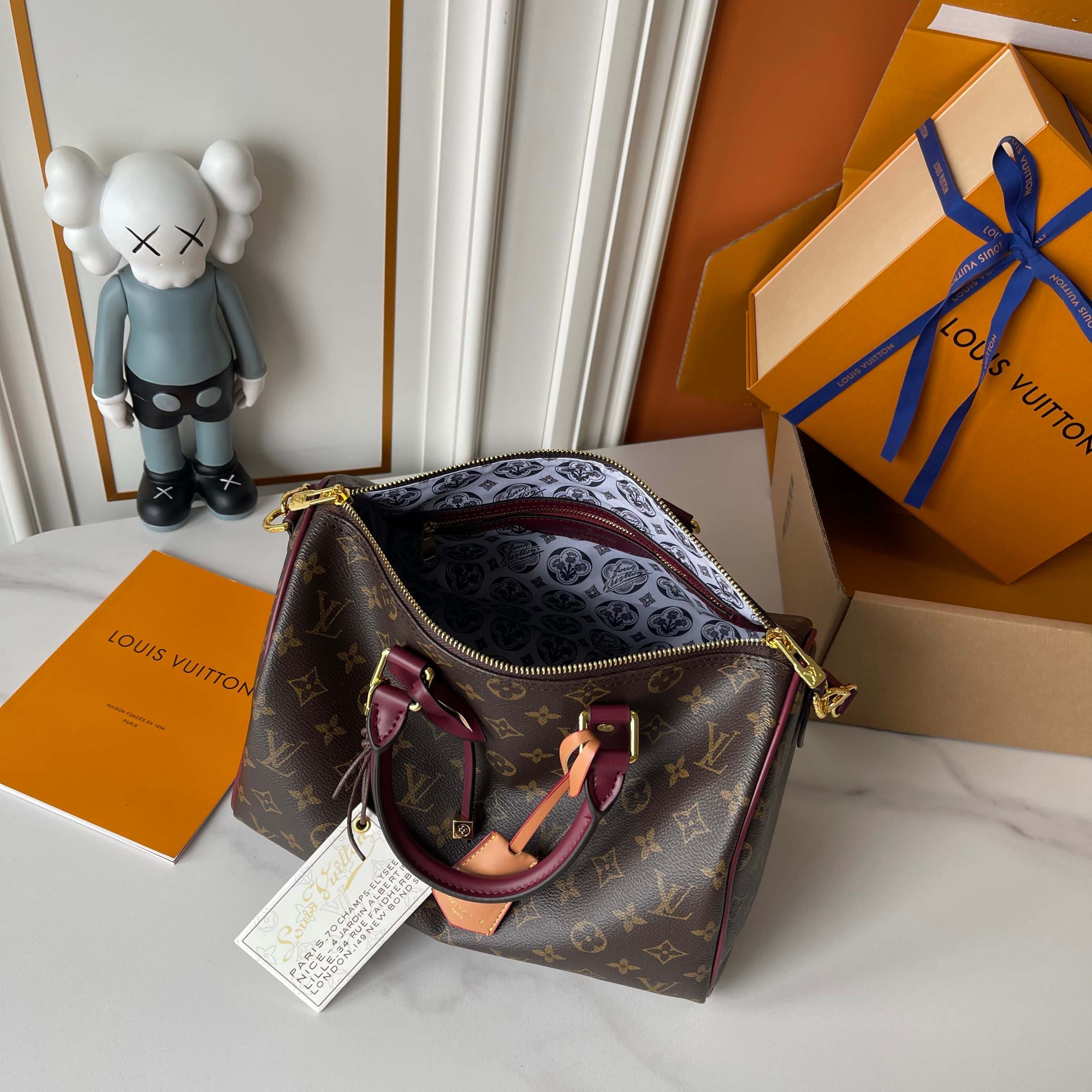 Louis Vuitton Red Product M26305