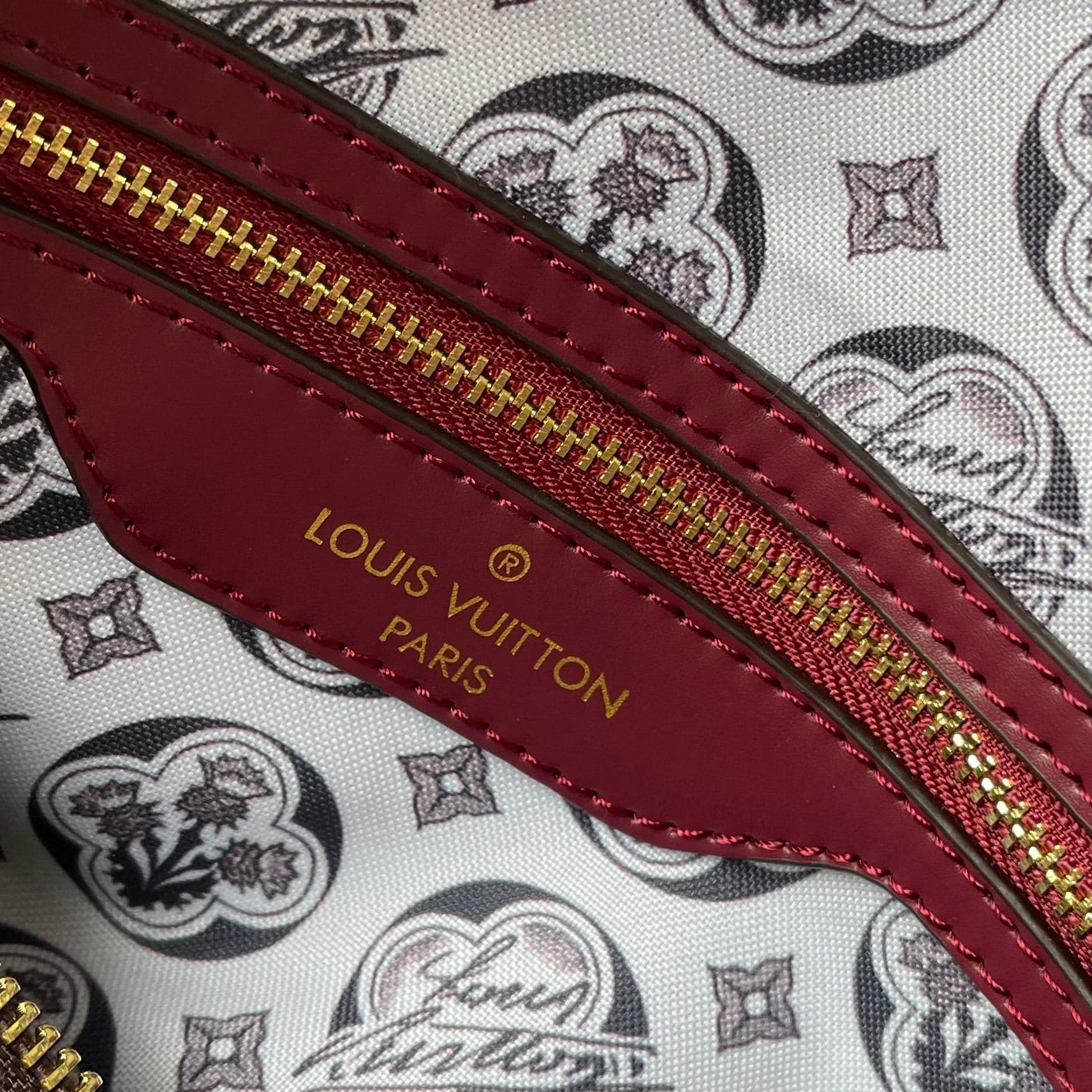 Louis Vuitton Red Product M26305