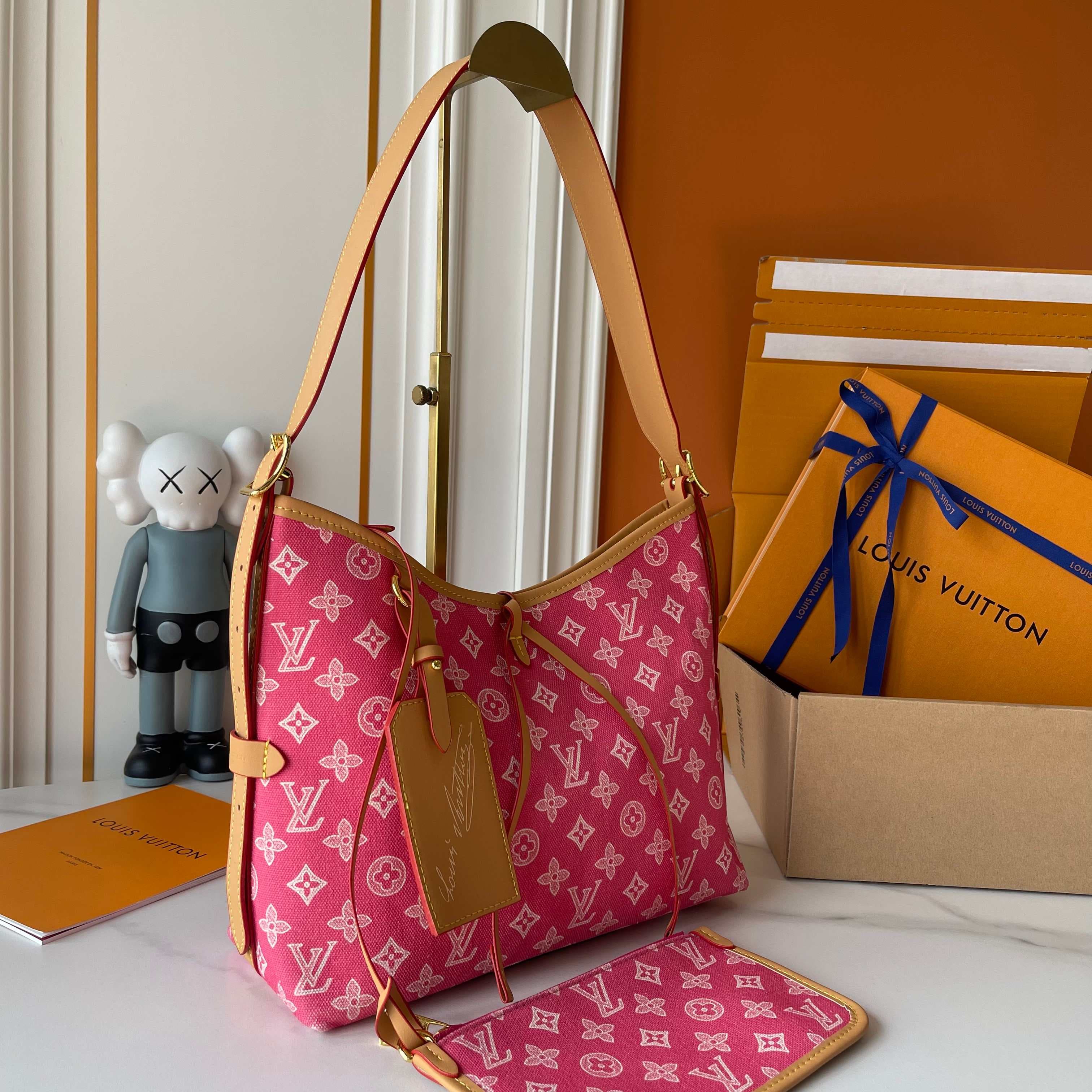 Louis Vuitton Medium Pouch M27948