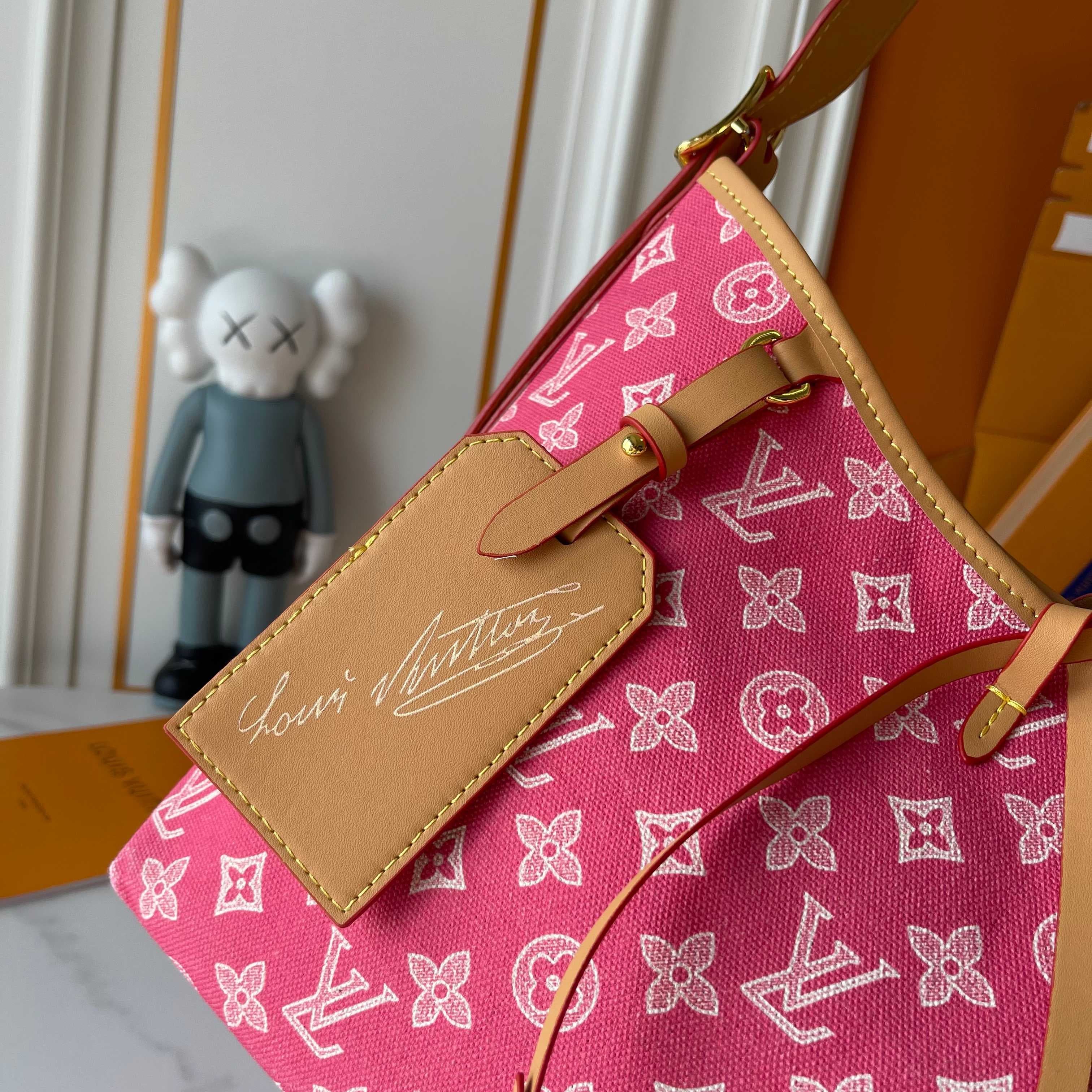Louis Vuitton Medium Pouch M27948