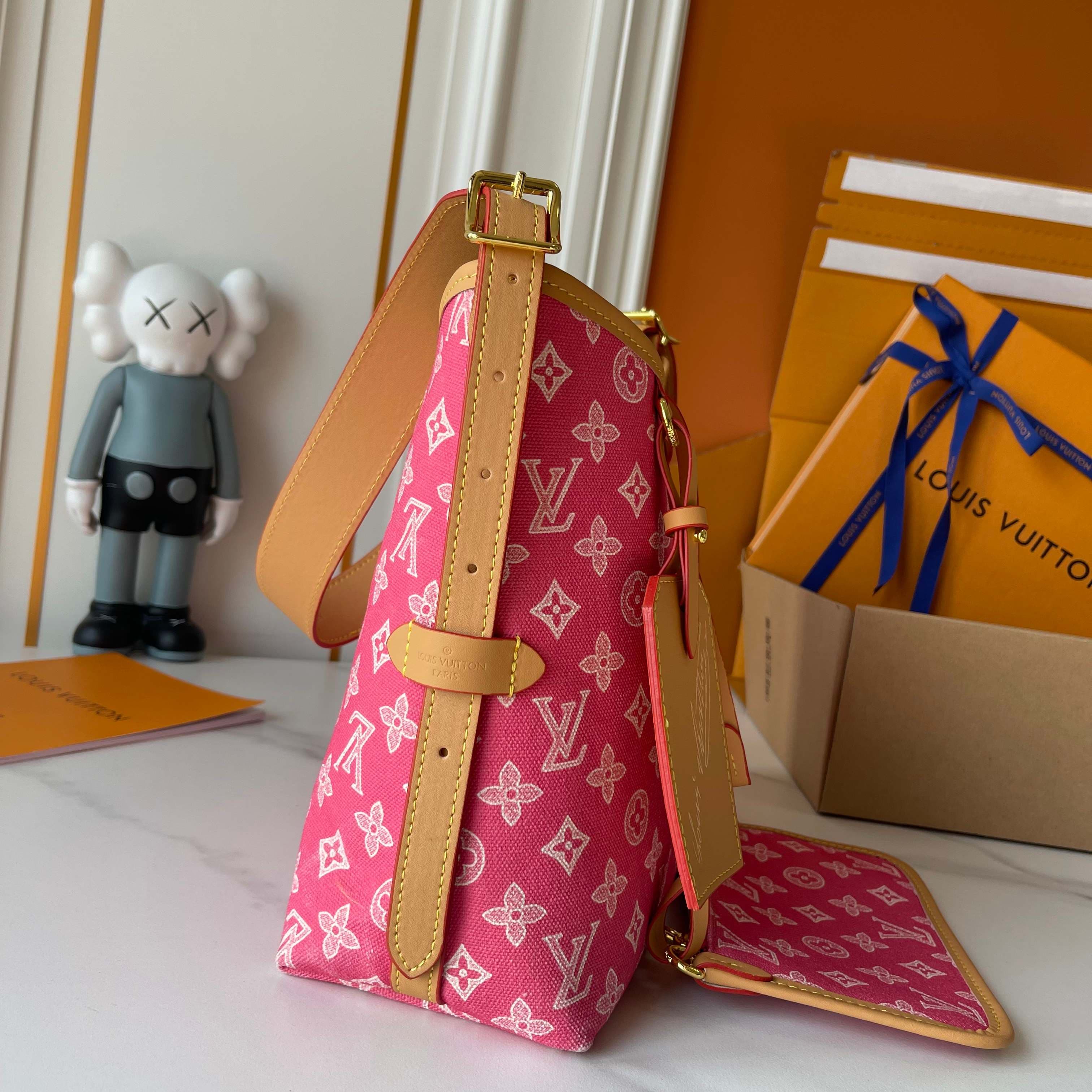 Louis Vuitton Medium Pouch M27948