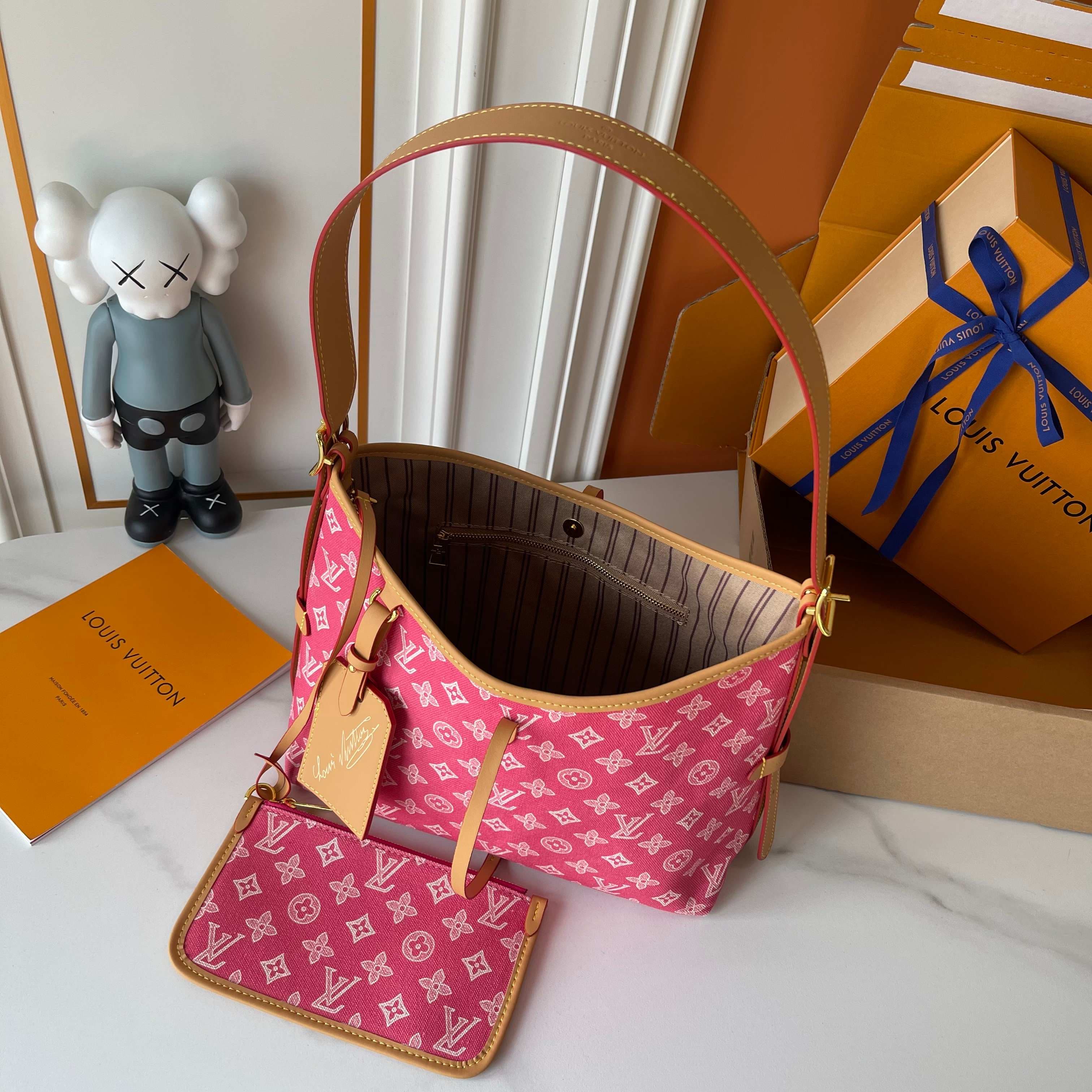 Louis Vuitton Medium Pouch M27948