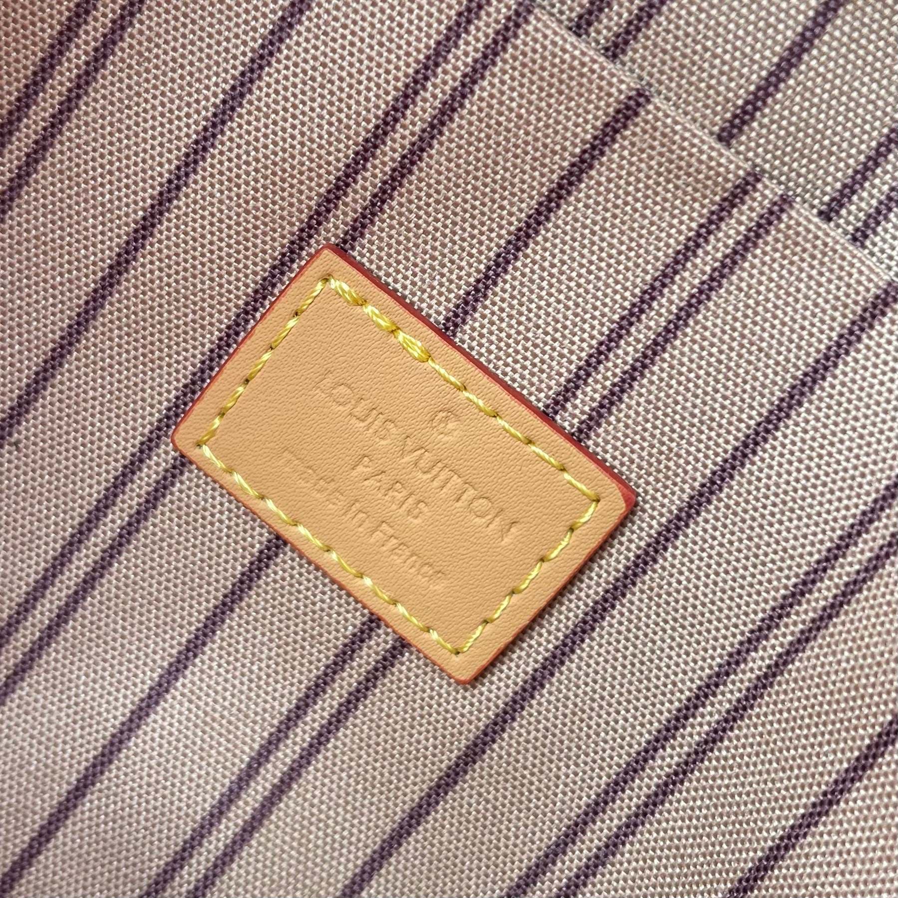 Louis Vuitton Medium Pouch M27948