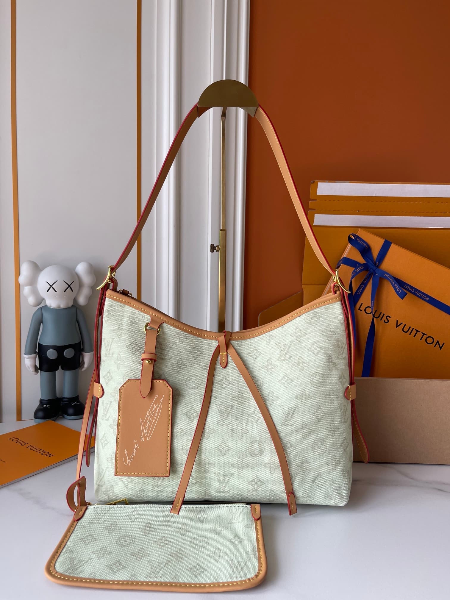 Louis Vuitton Medium Pouch M27948