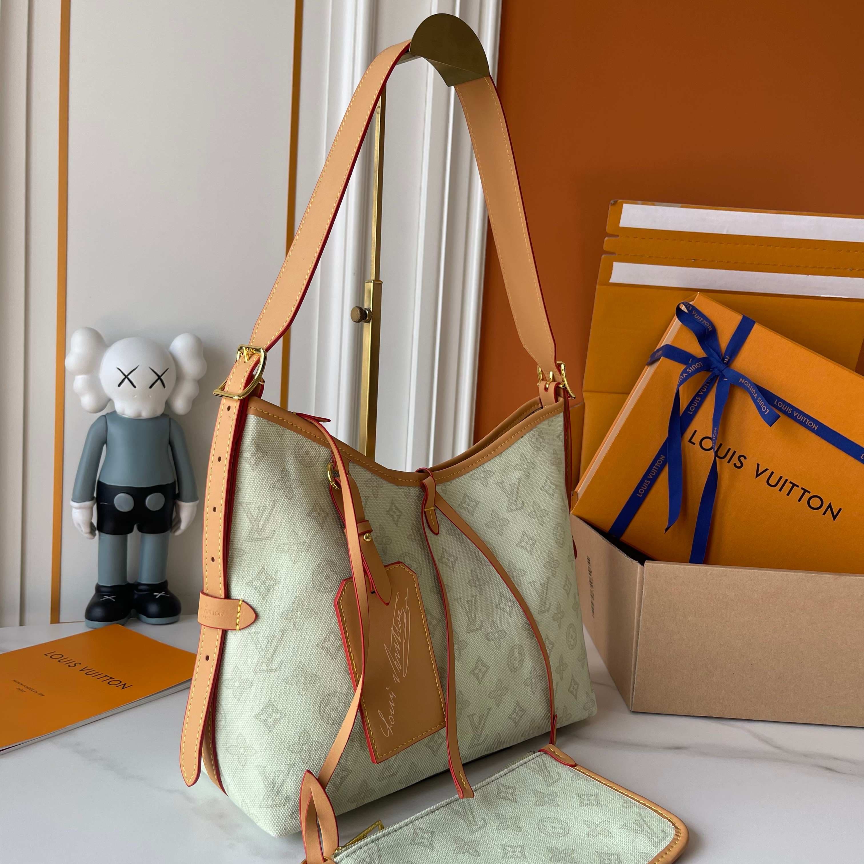 Louis Vuitton Medium Pouch M27948