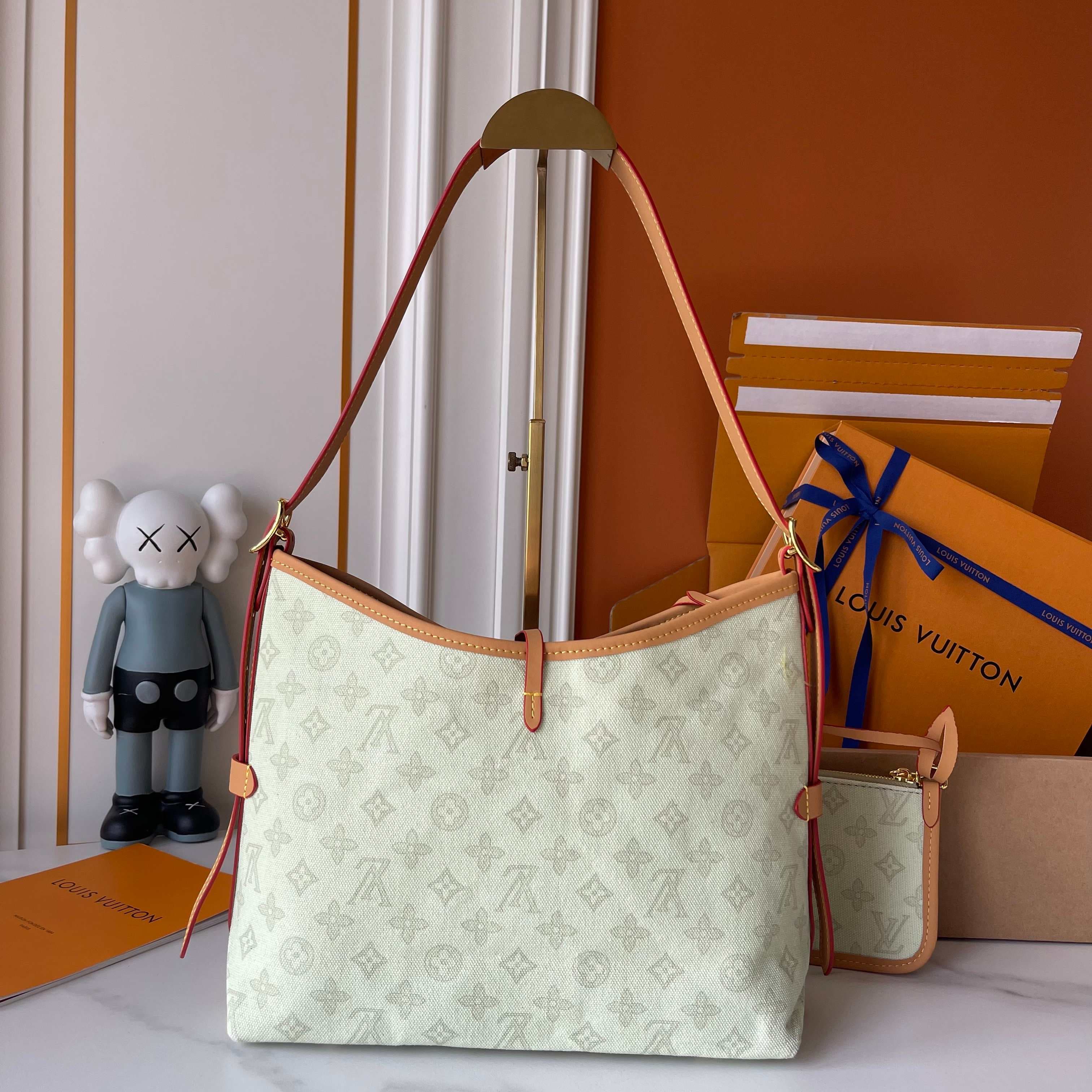 Louis Vuitton Medium Pouch M27948