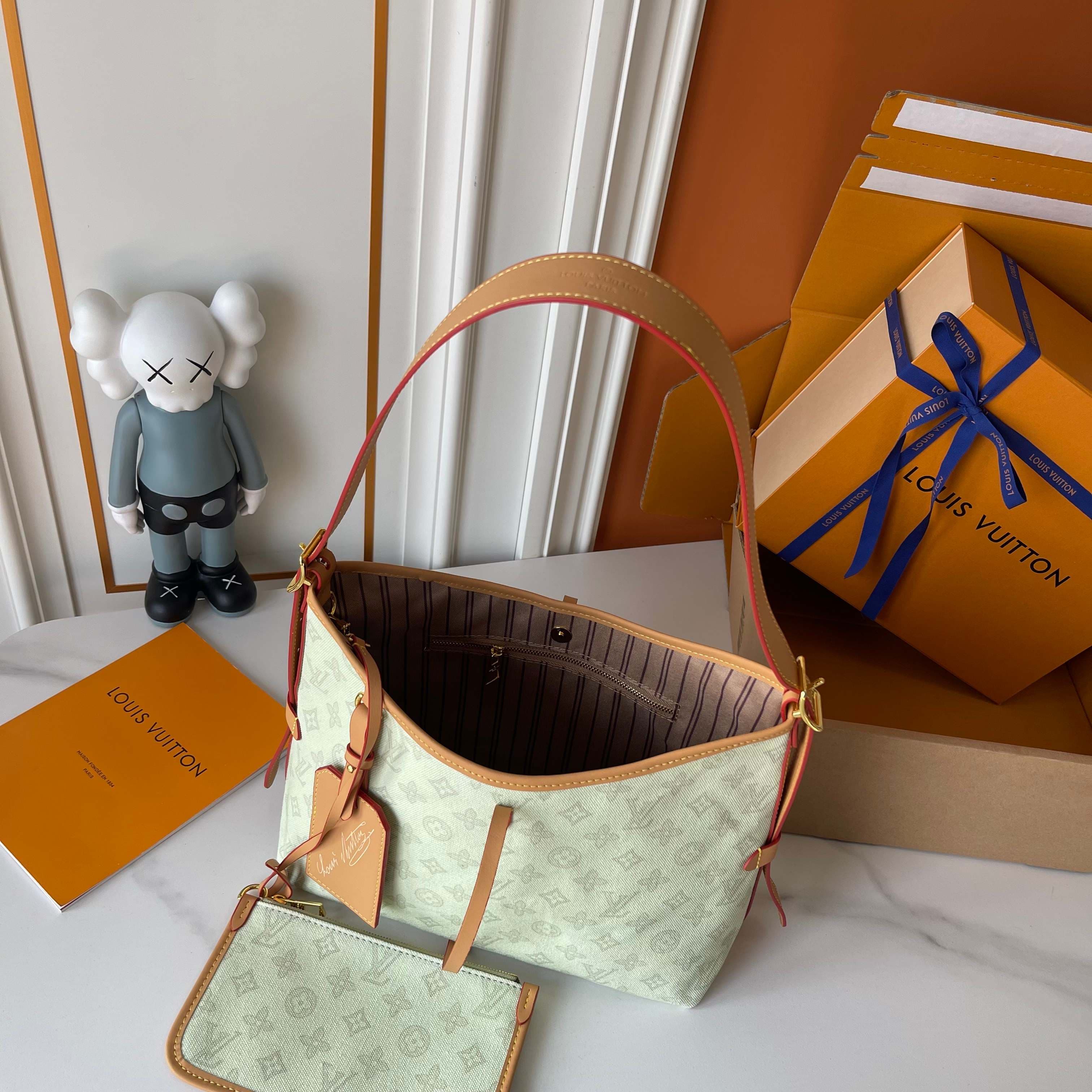 Louis Vuitton Medium Pouch M27948