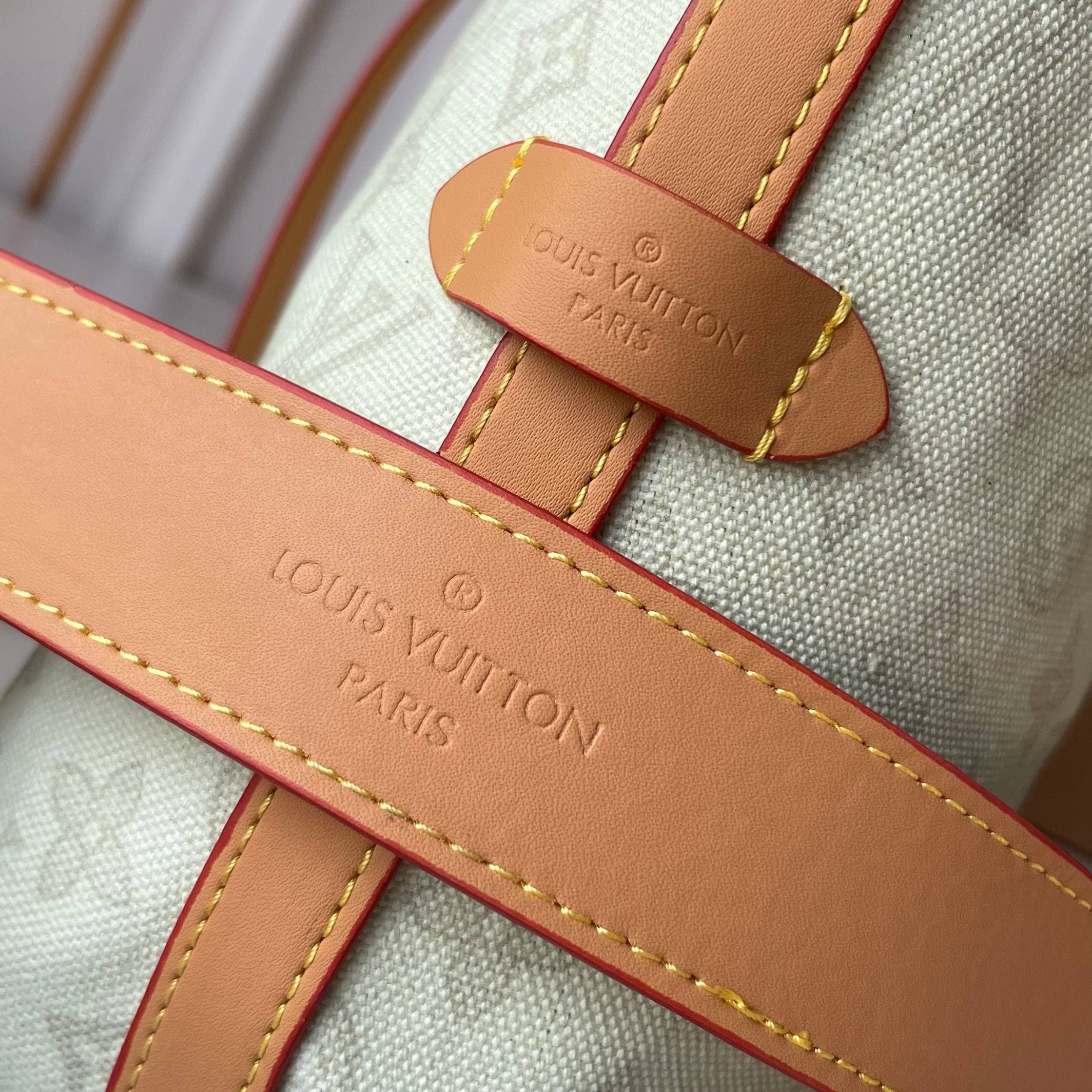Louis Vuitton Medium Pouch M27948