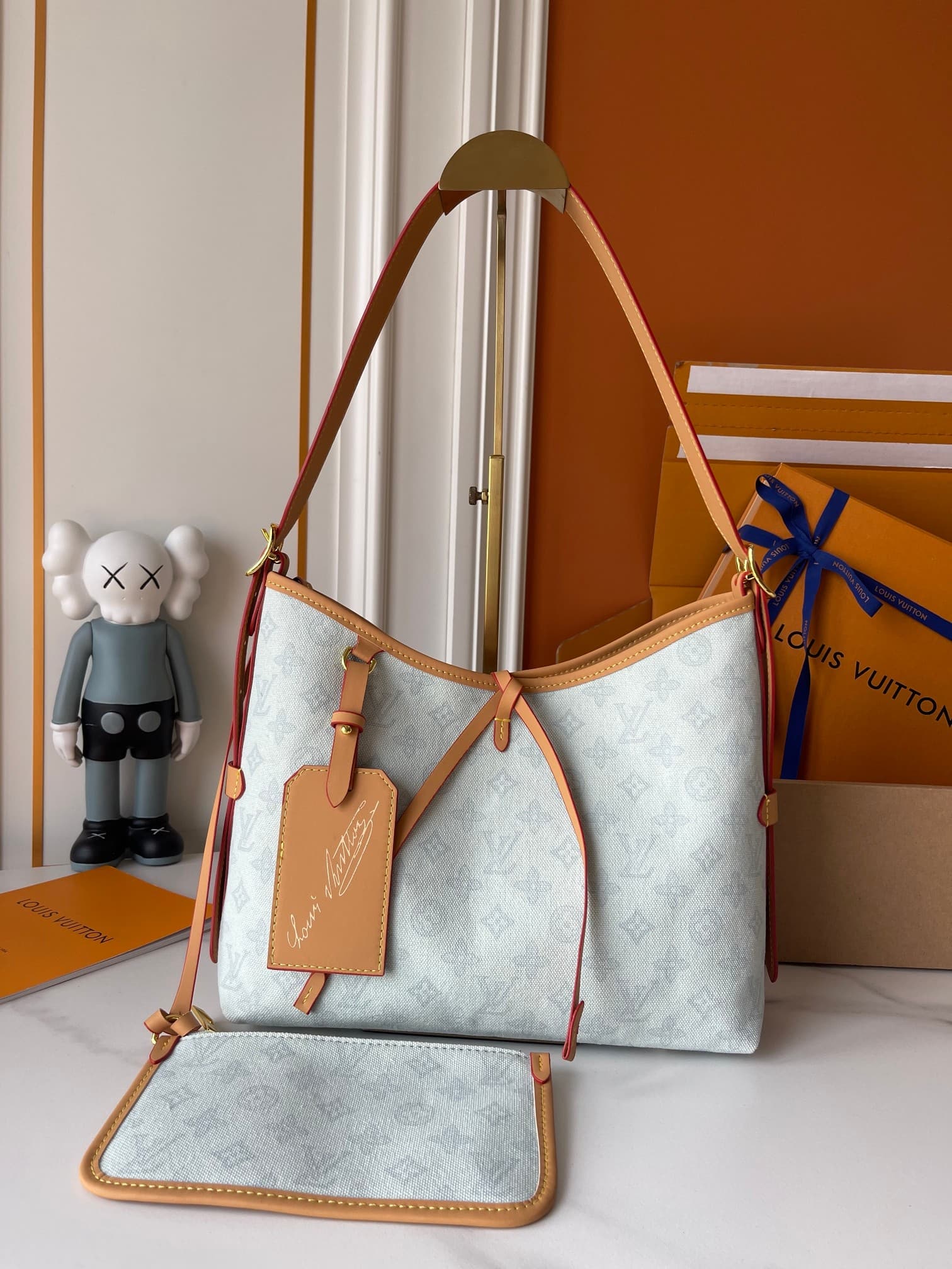 Louis Vuitton Medium Pouch M27948