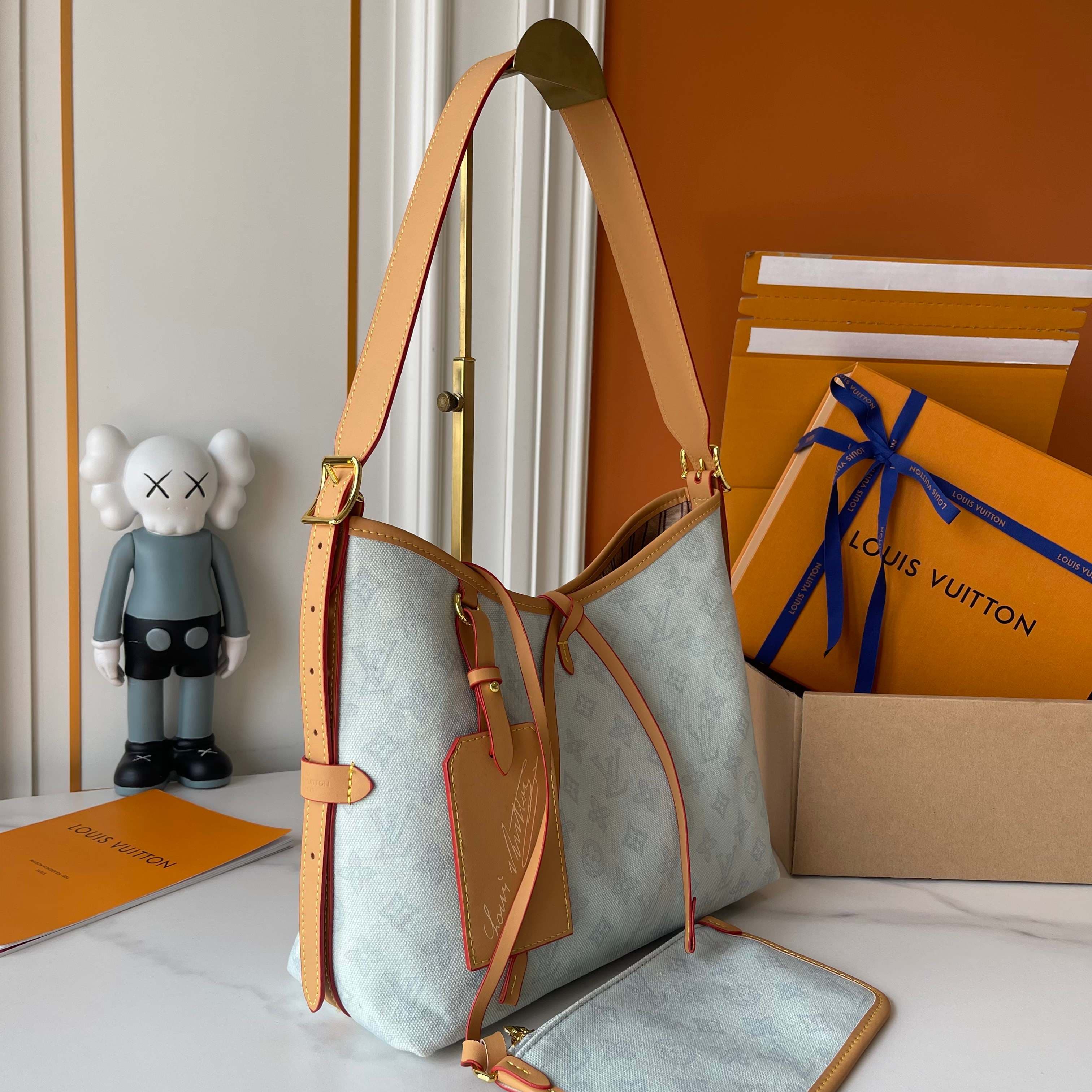 Louis Vuitton Medium Pouch M27948