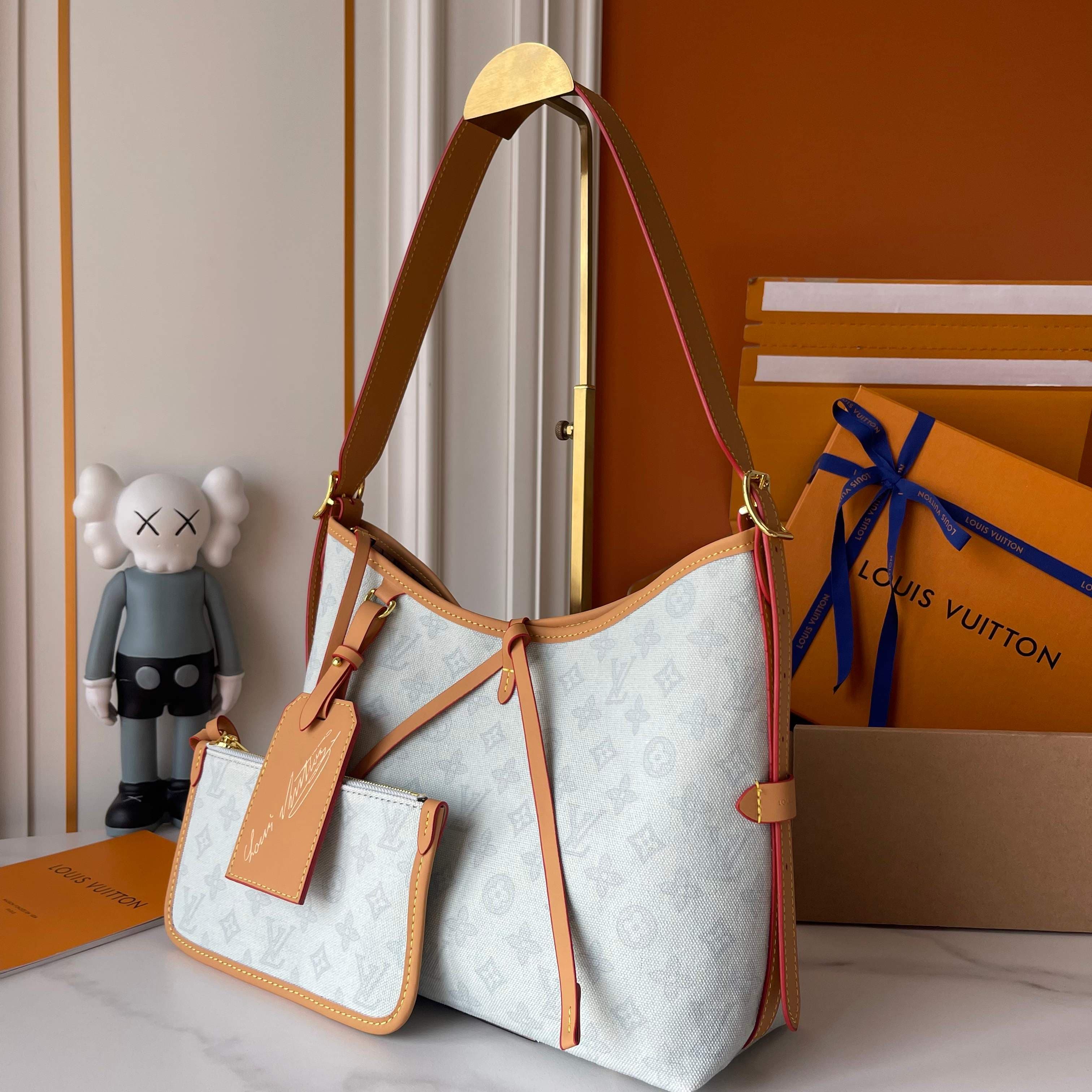 Louis Vuitton Medium Pouch M27948