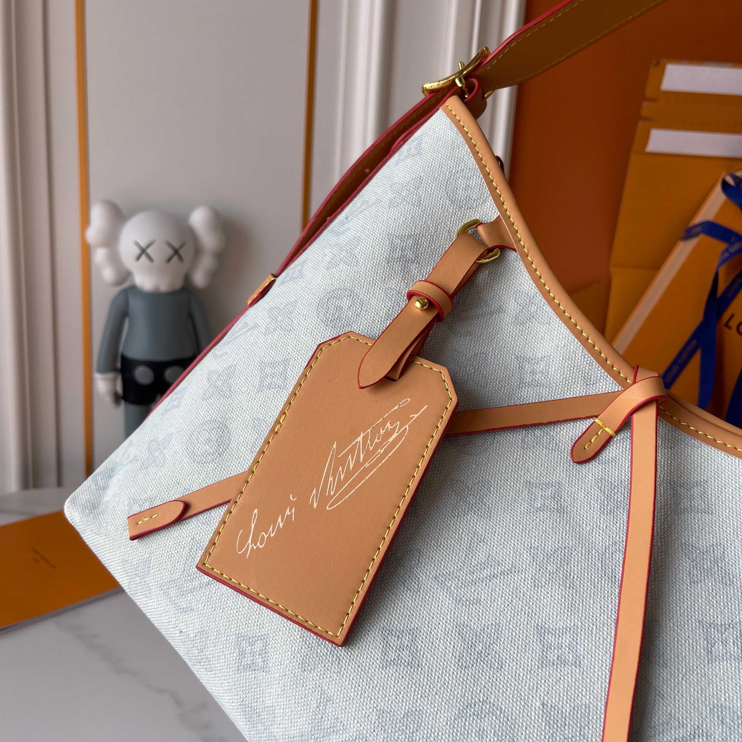 Louis Vuitton Medium Pouch M27948