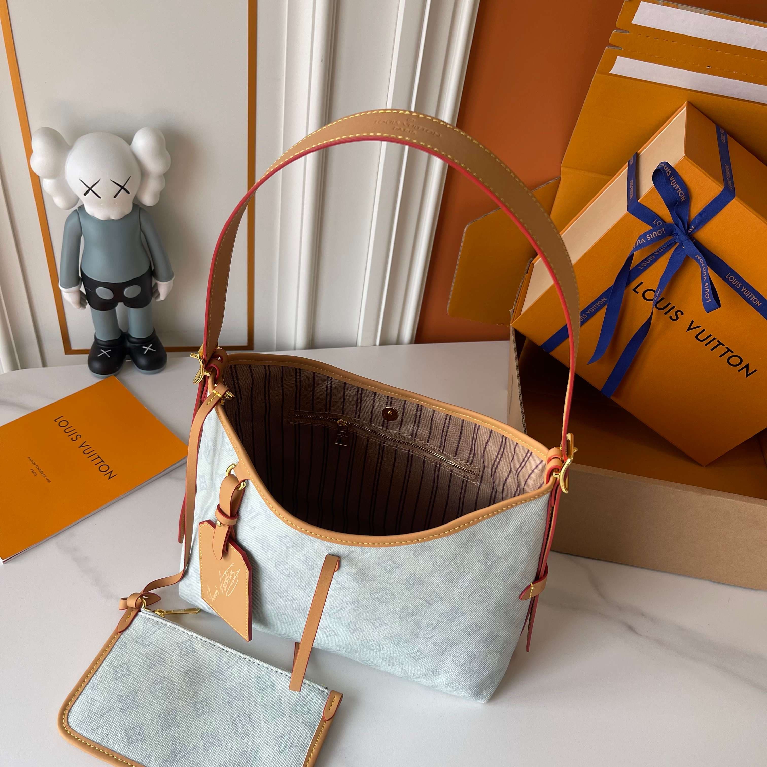 Louis Vuitton Medium Pouch M27948
