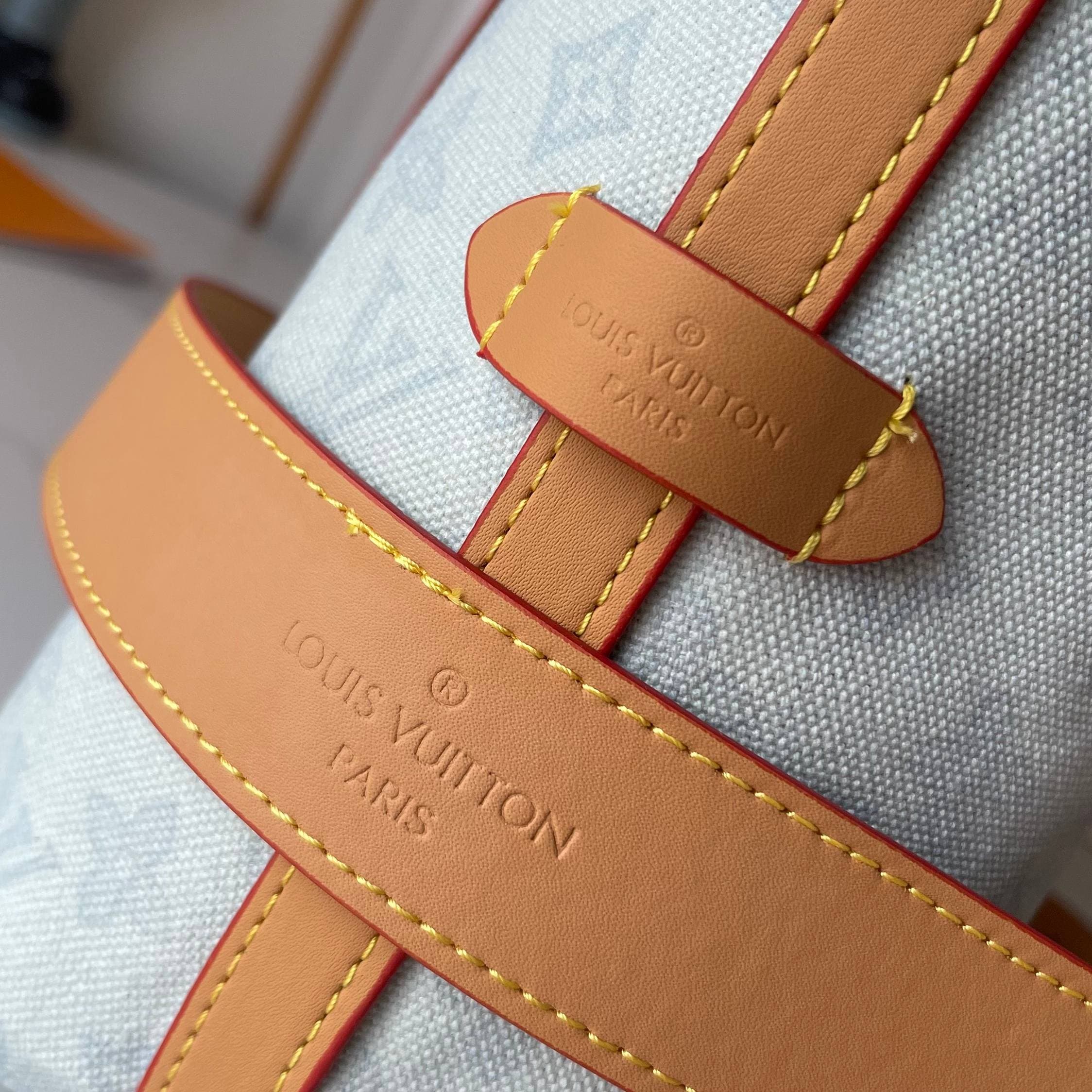 Louis Vuitton Medium Pouch M27948