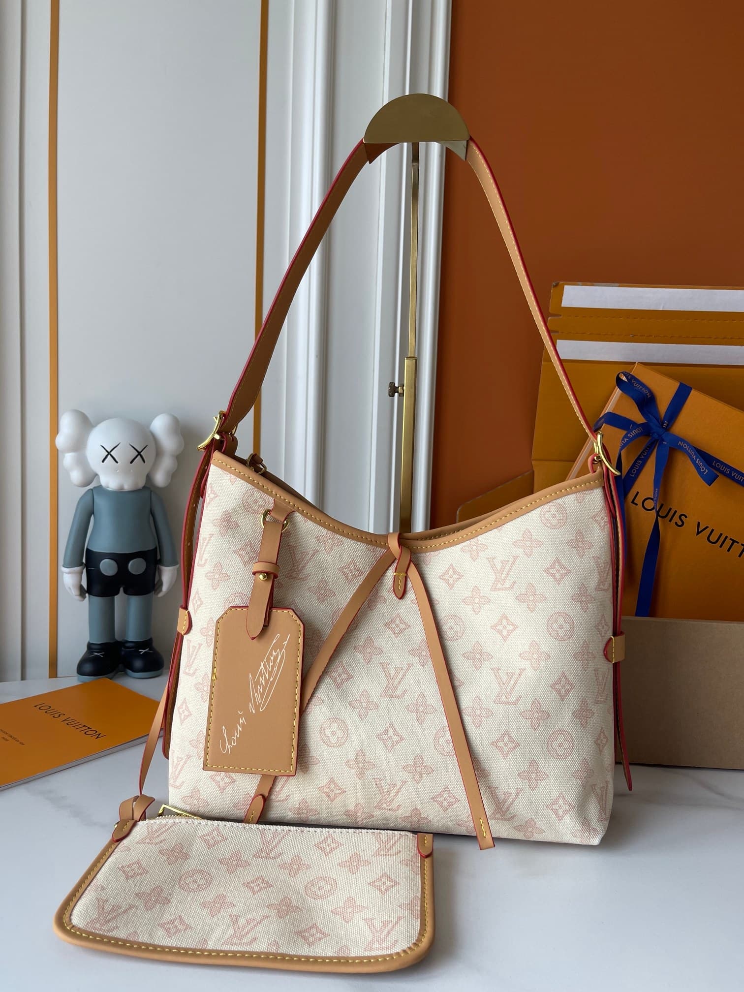 Louis Vuitton Medium Pouch M27948