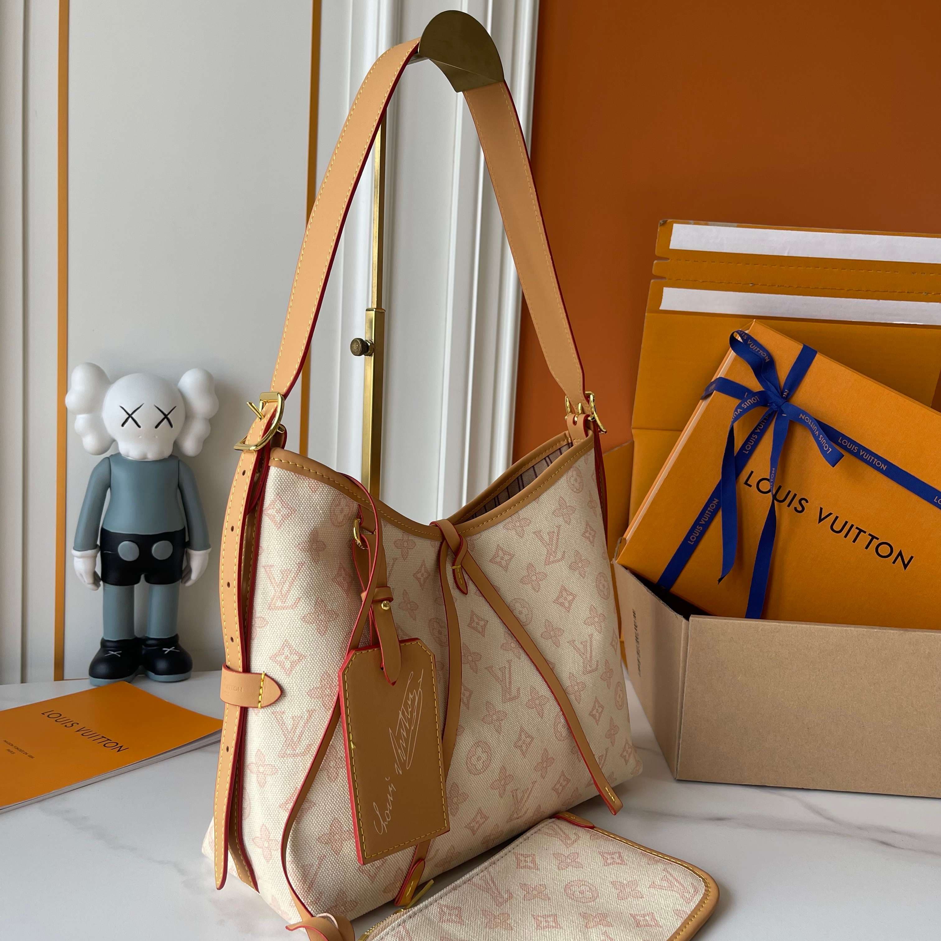 Louis Vuitton Medium Pouch M27948