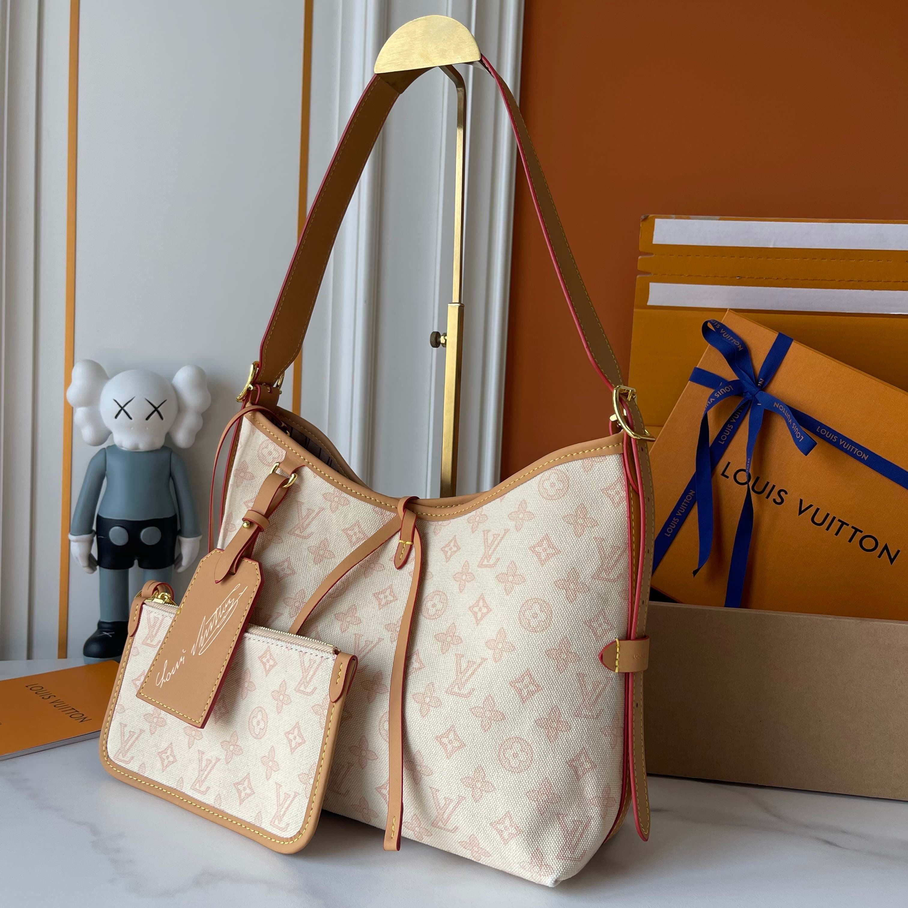 Louis Vuitton Medium Pouch M27948