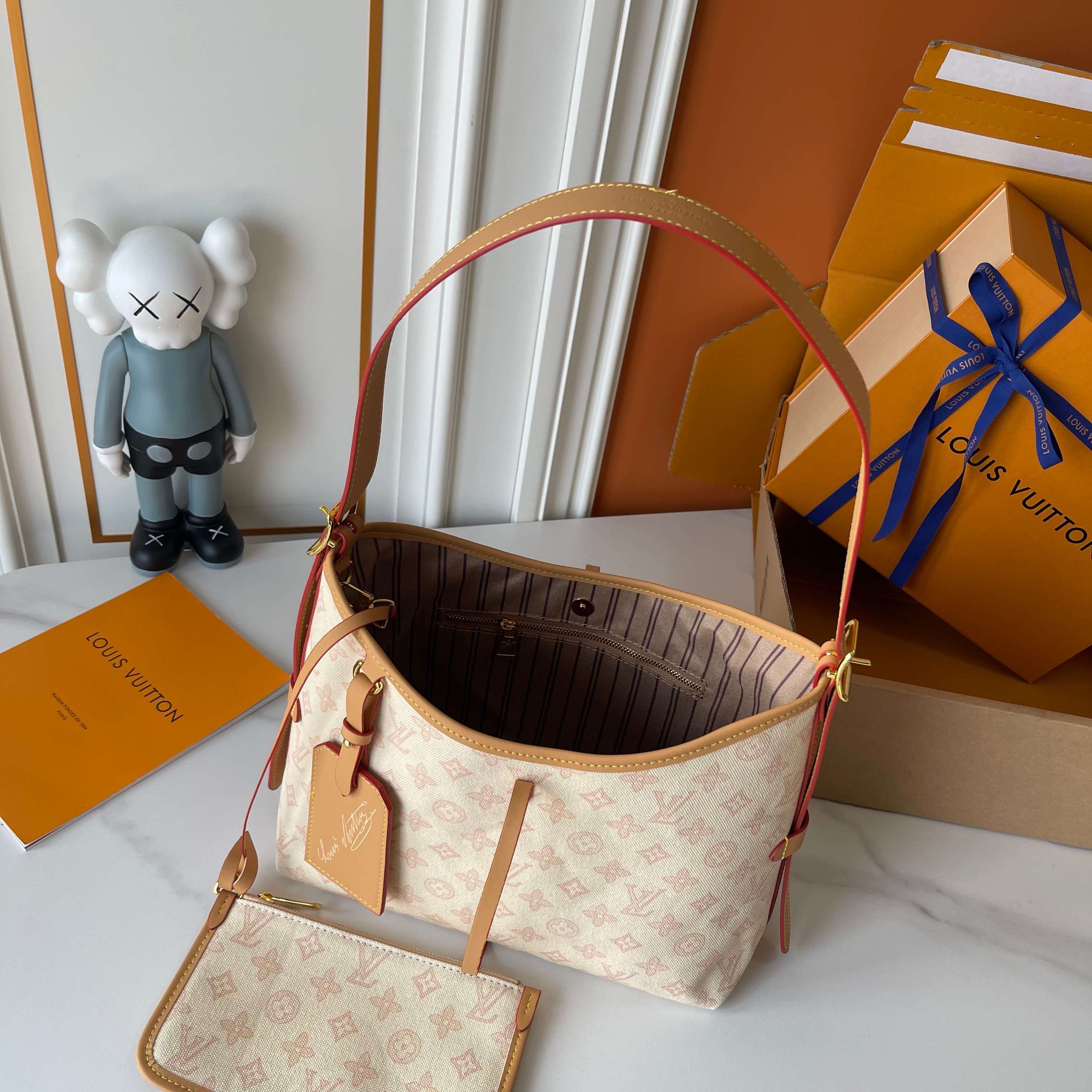 Louis Vuitton Medium Pouch M27948