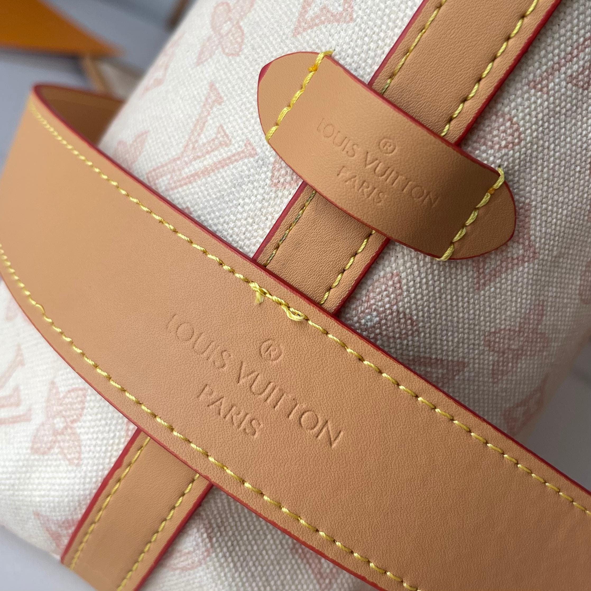 Louis Vuitton Medium Pouch M27948