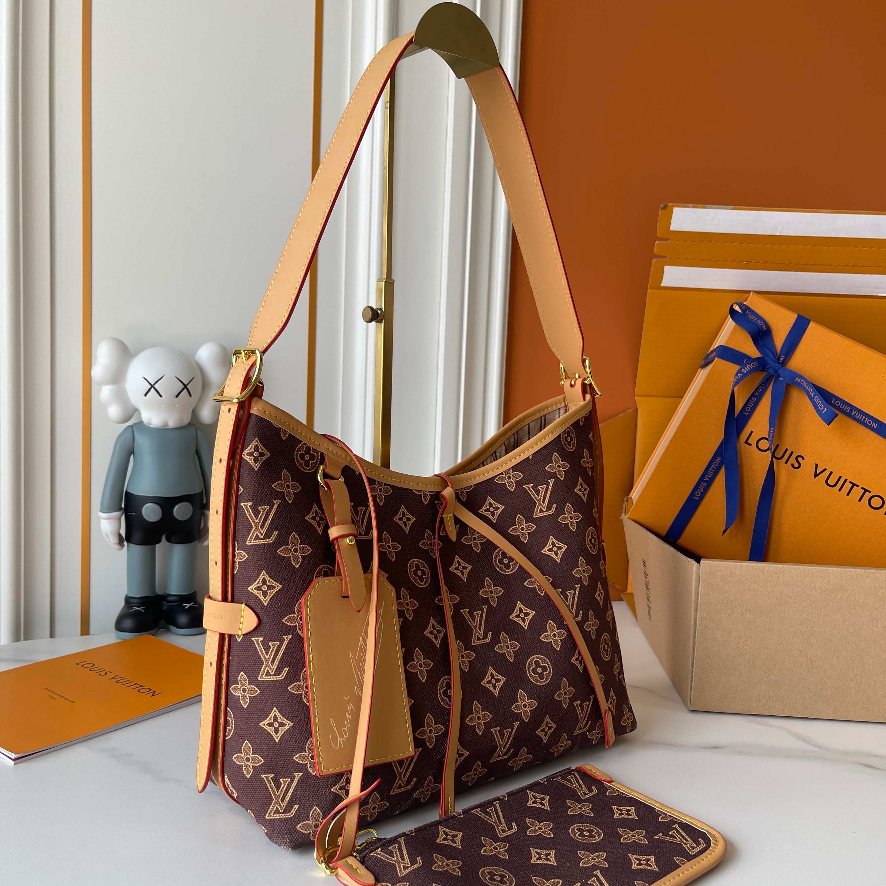 Louis Vuitton Medium Pouch M27948