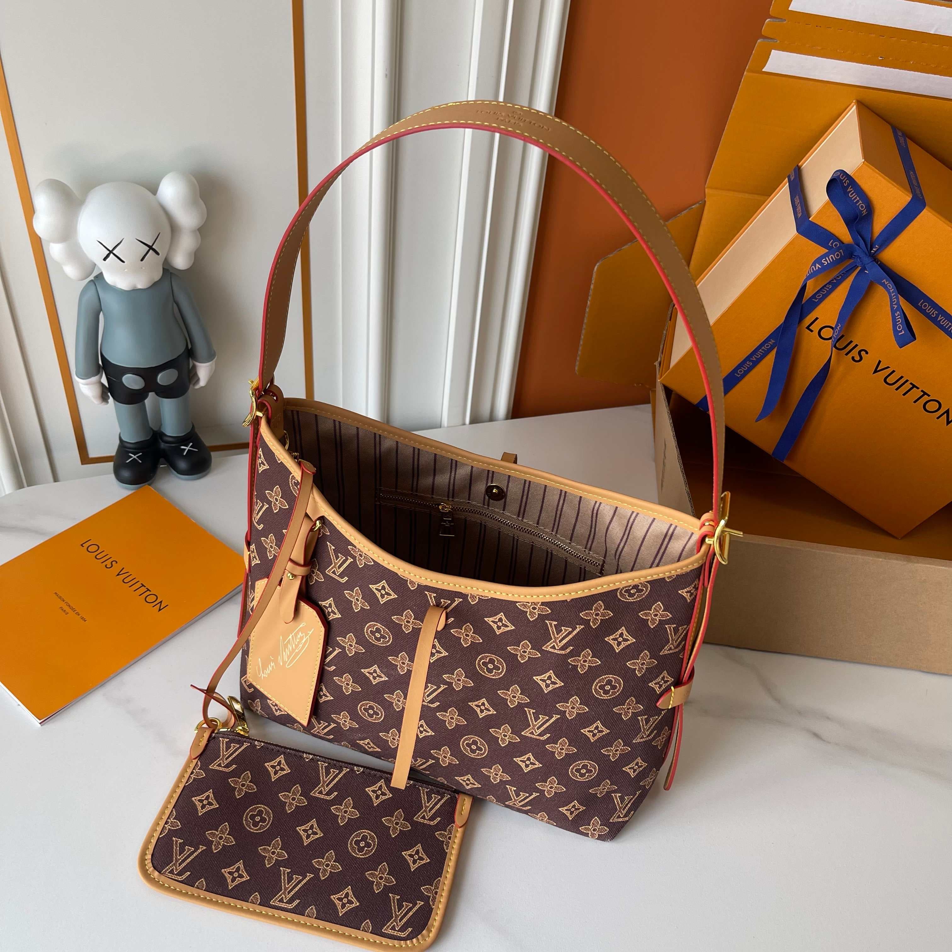 Louis Vuitton Medium Pouch M27948