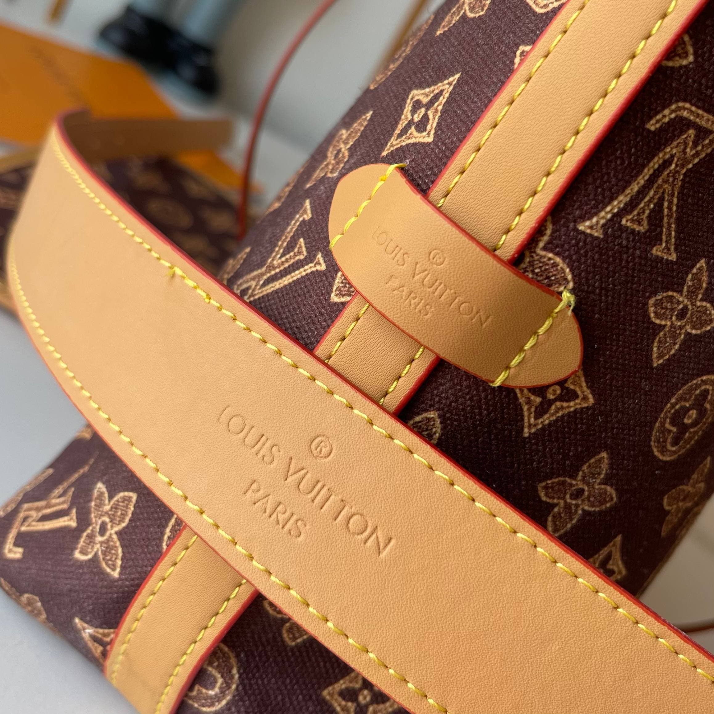 Louis Vuitton Medium Pouch M27948