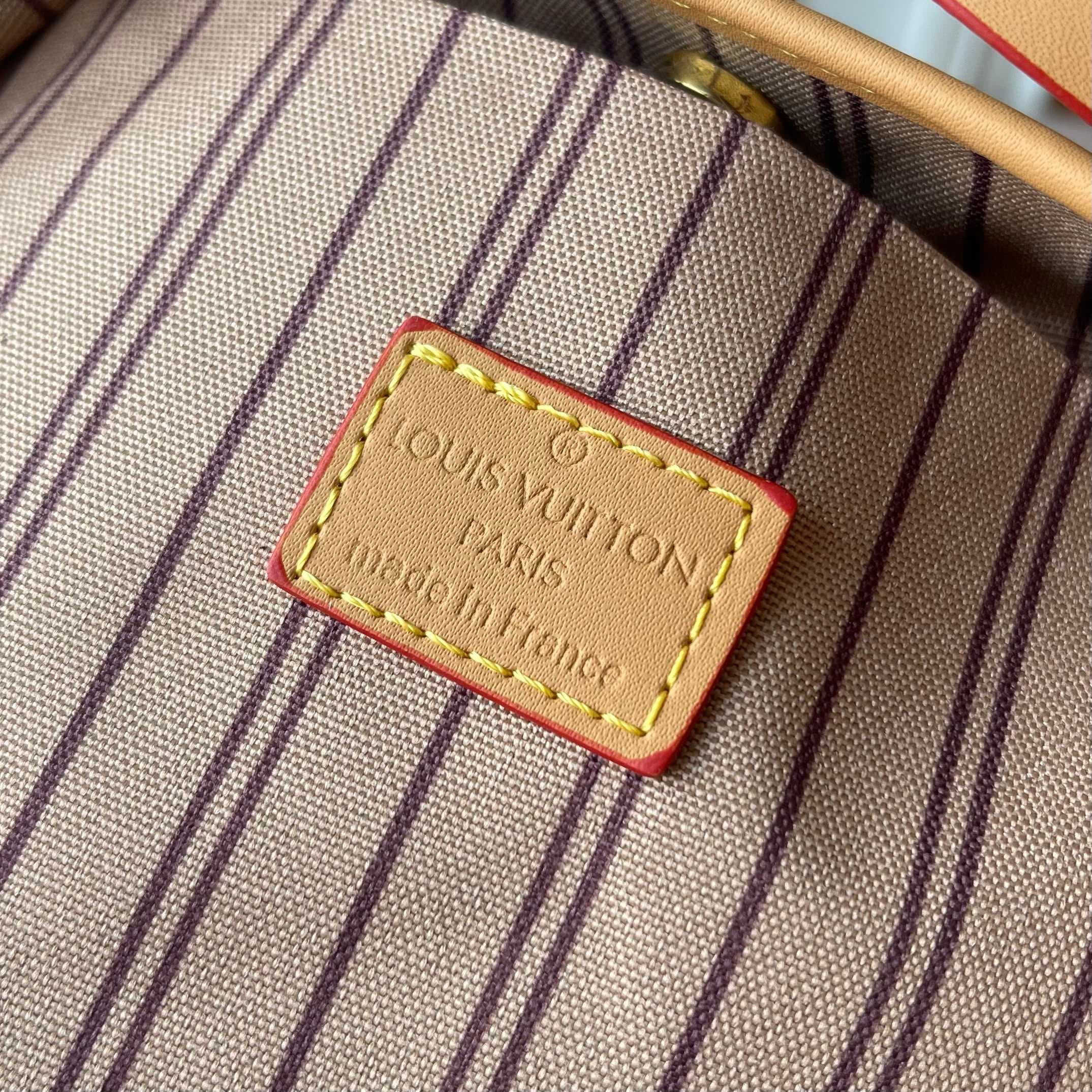 Louis Vuitton Medium Pouch M27948