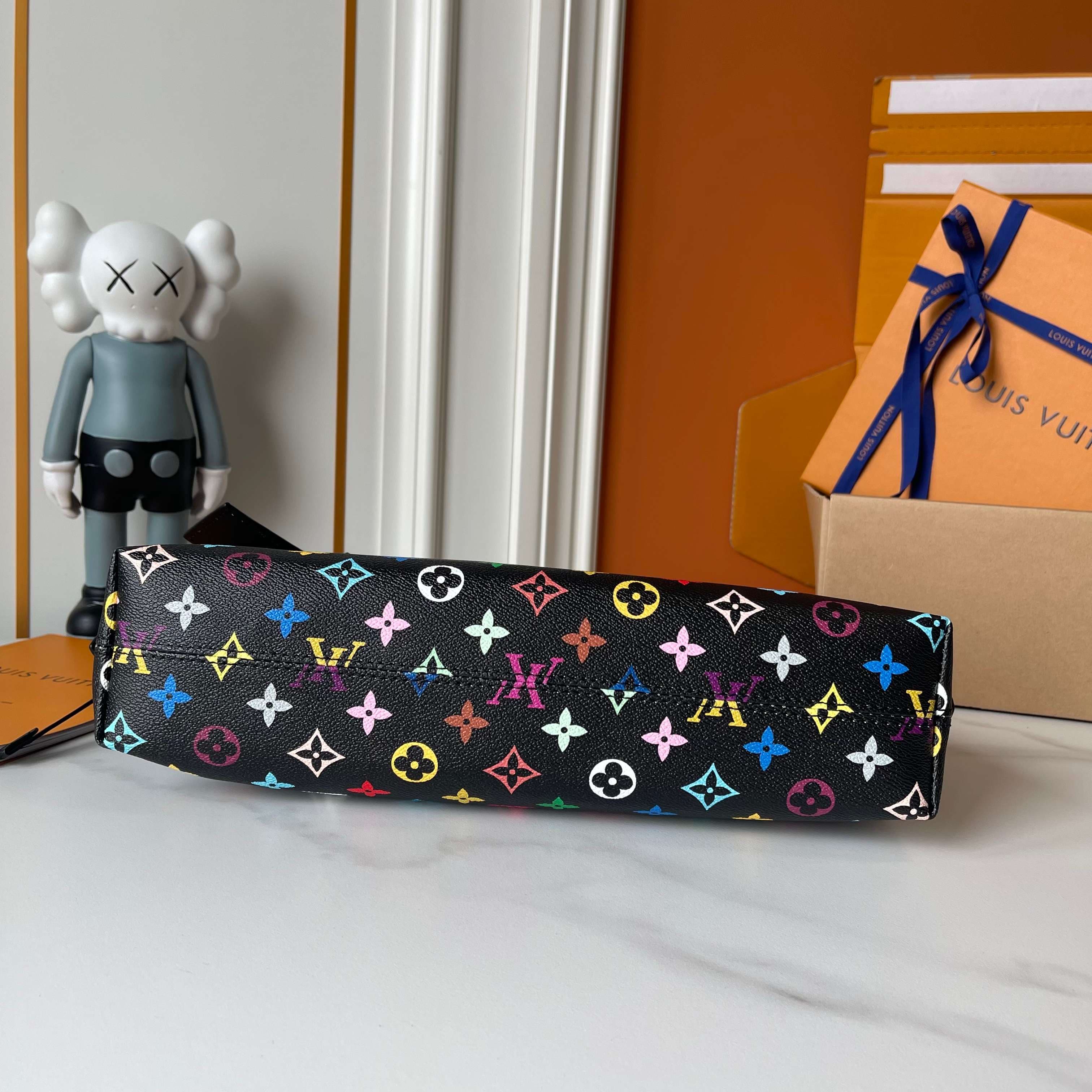 Louis Vuitton Product M27578