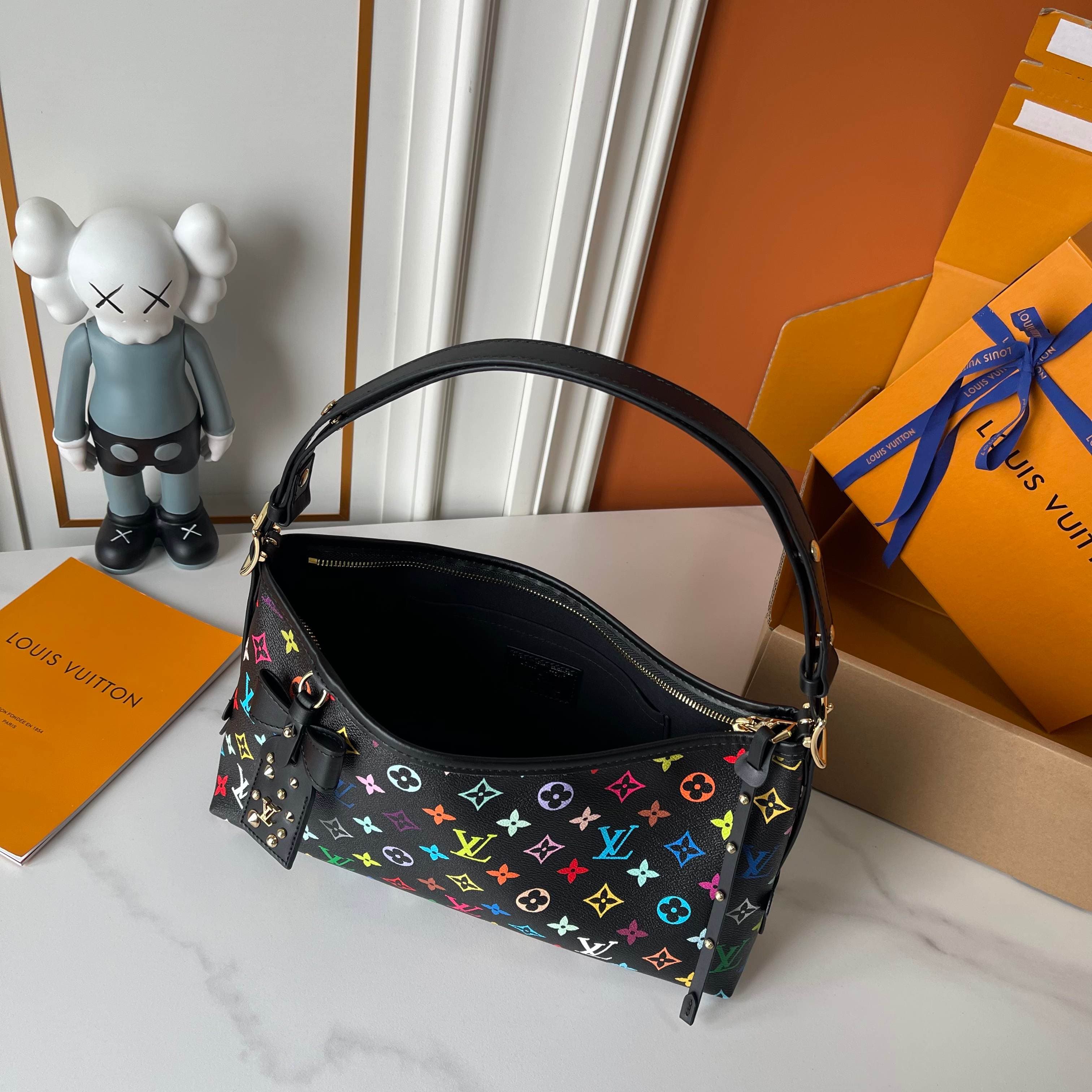 Louis Vuitton Product M27578