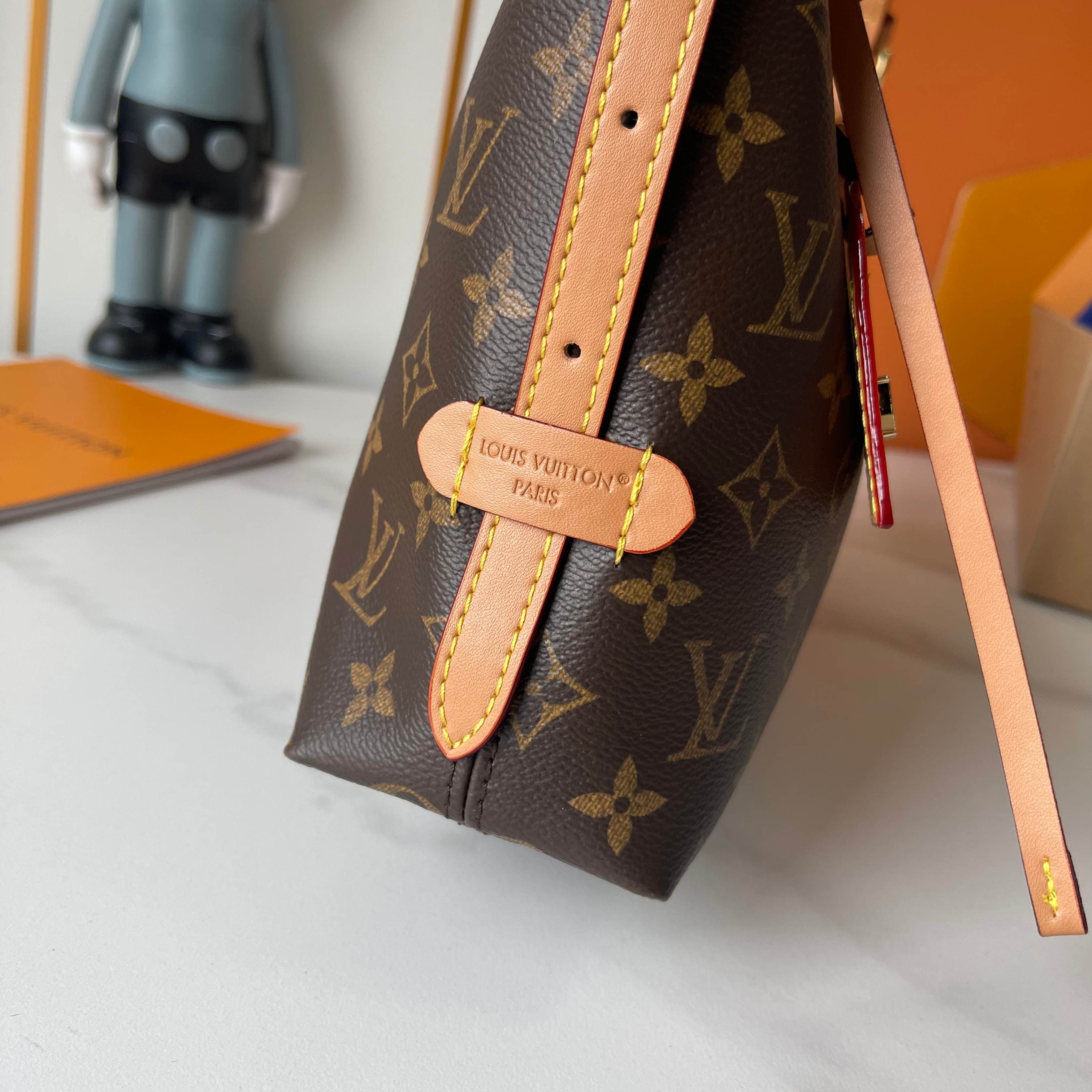 Louis Vuitton Product M27578
