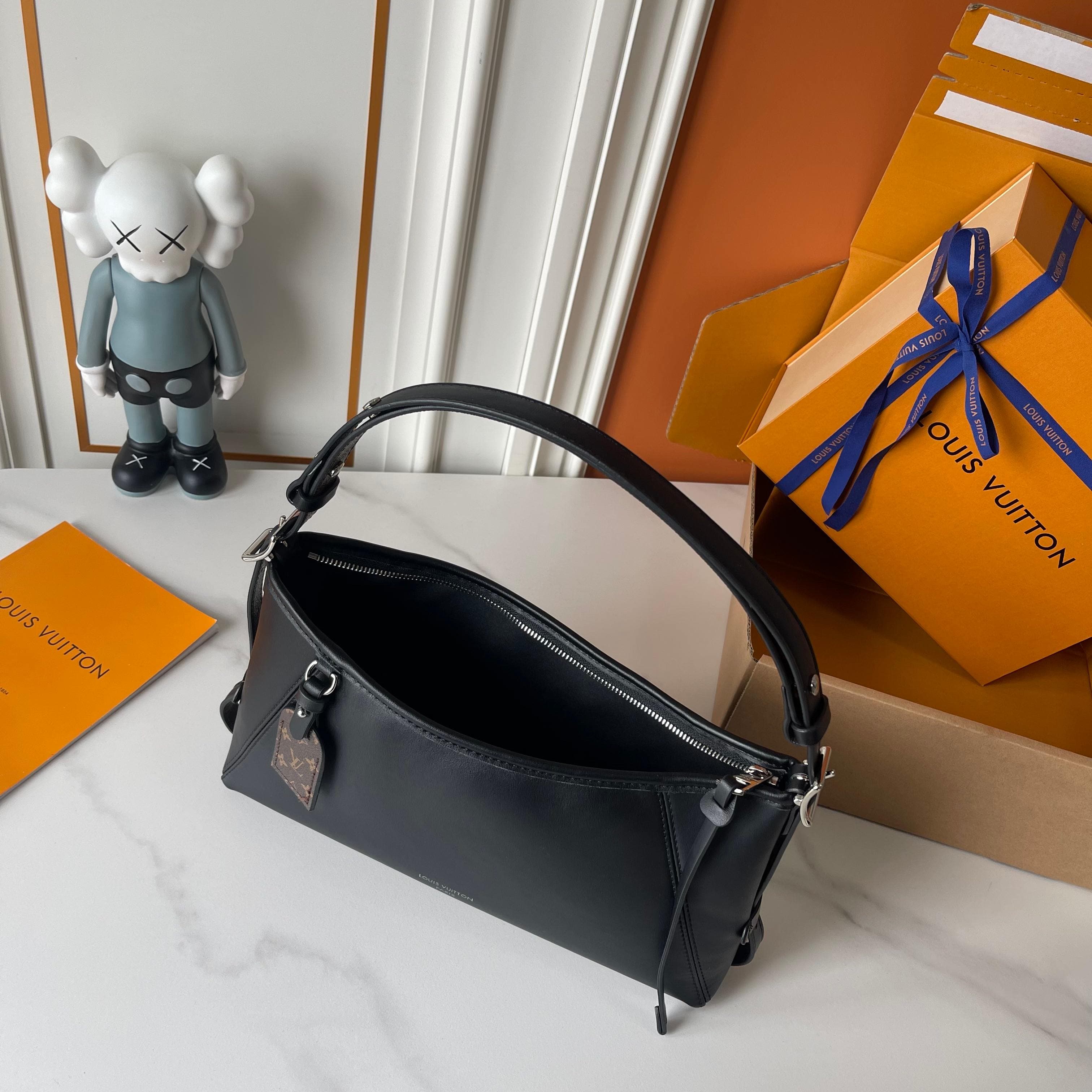 Louis Vuitton Product M27578