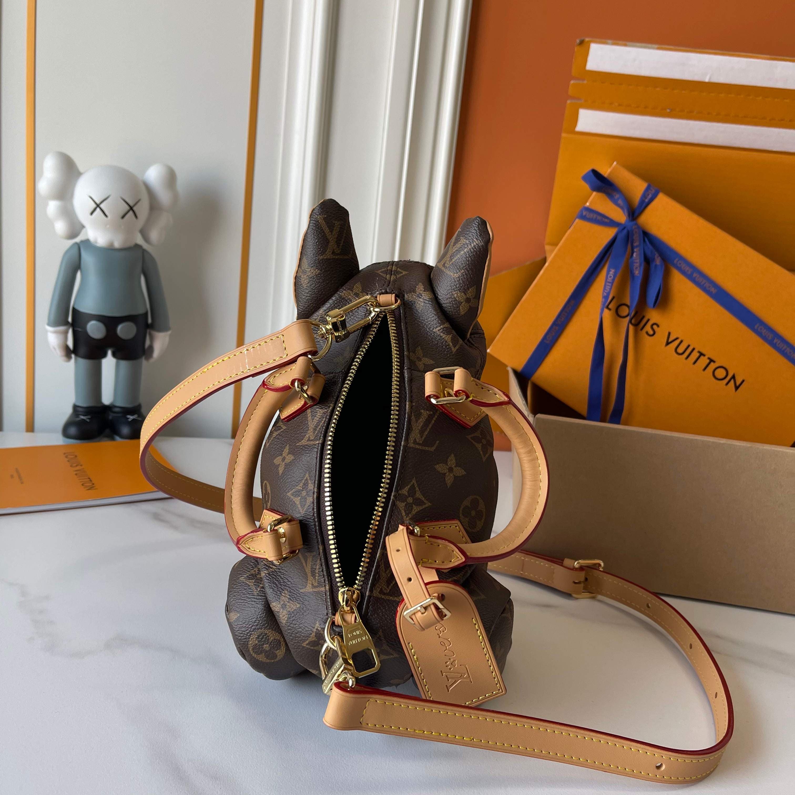 Louis Vuitton Cream Crossbody Bag M12617