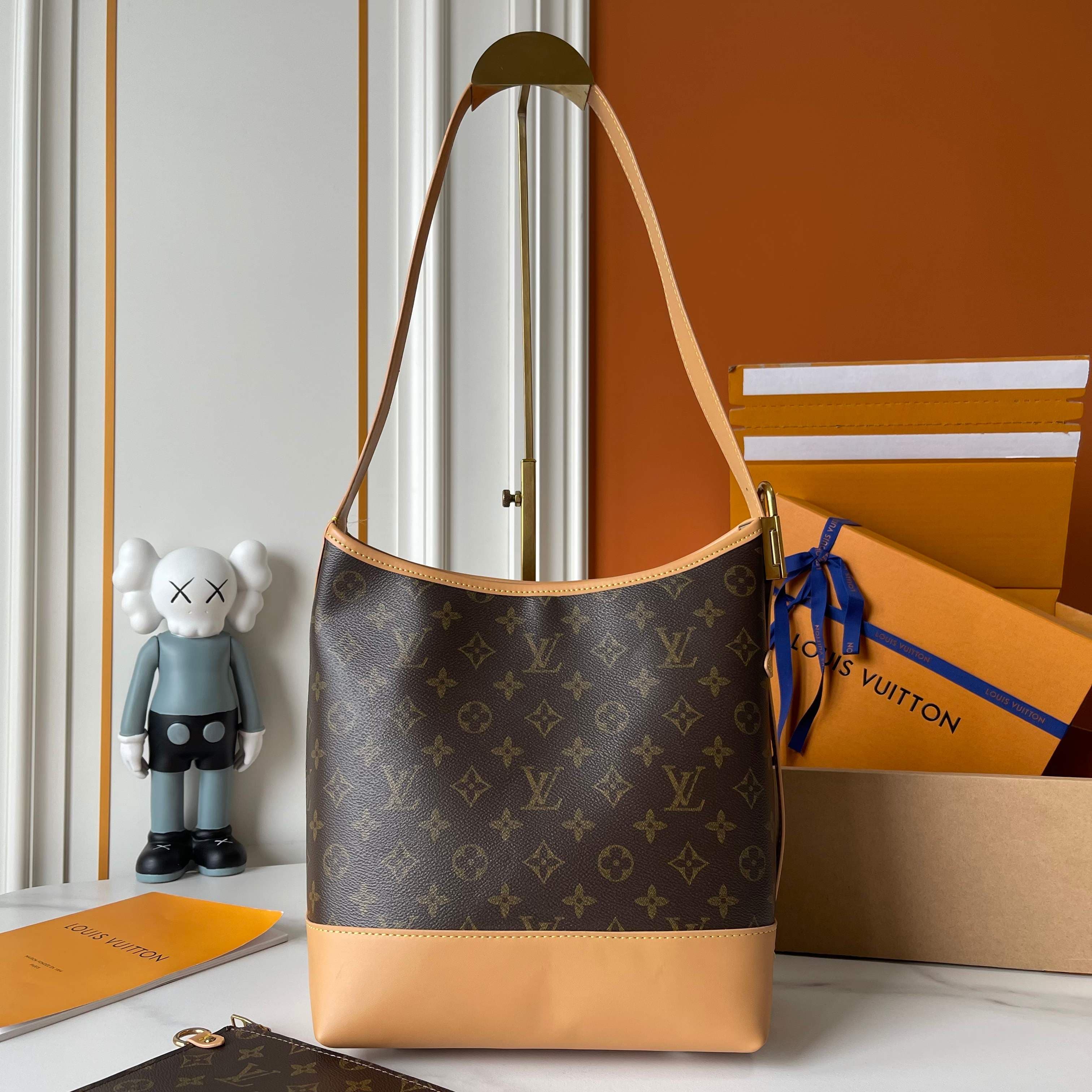 Louis Vuitton White Small Shoulder Bag M25468