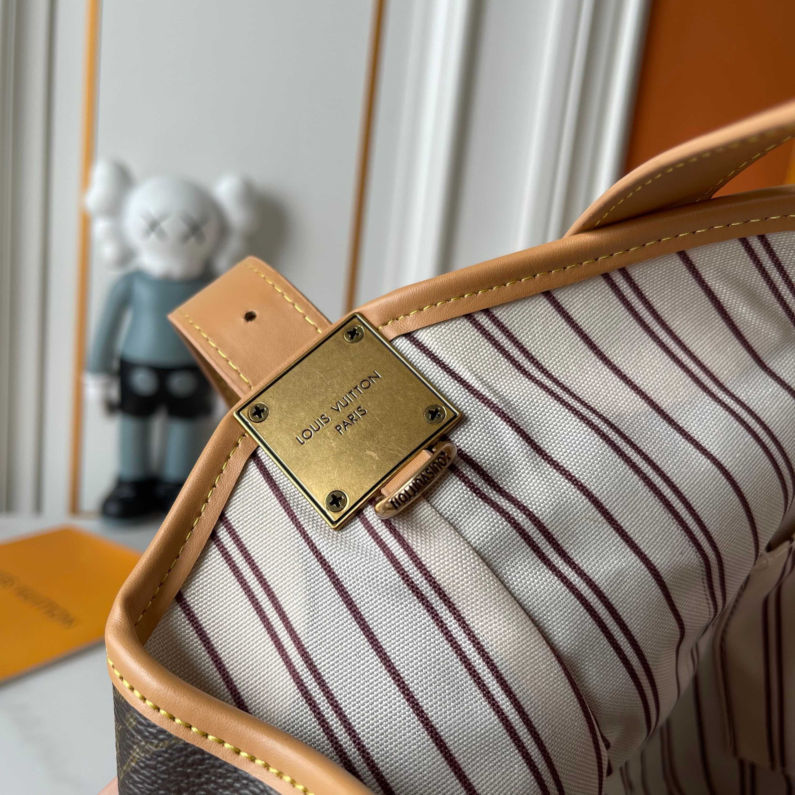 Louis Vuitton White Small Shoulder Bag M25468